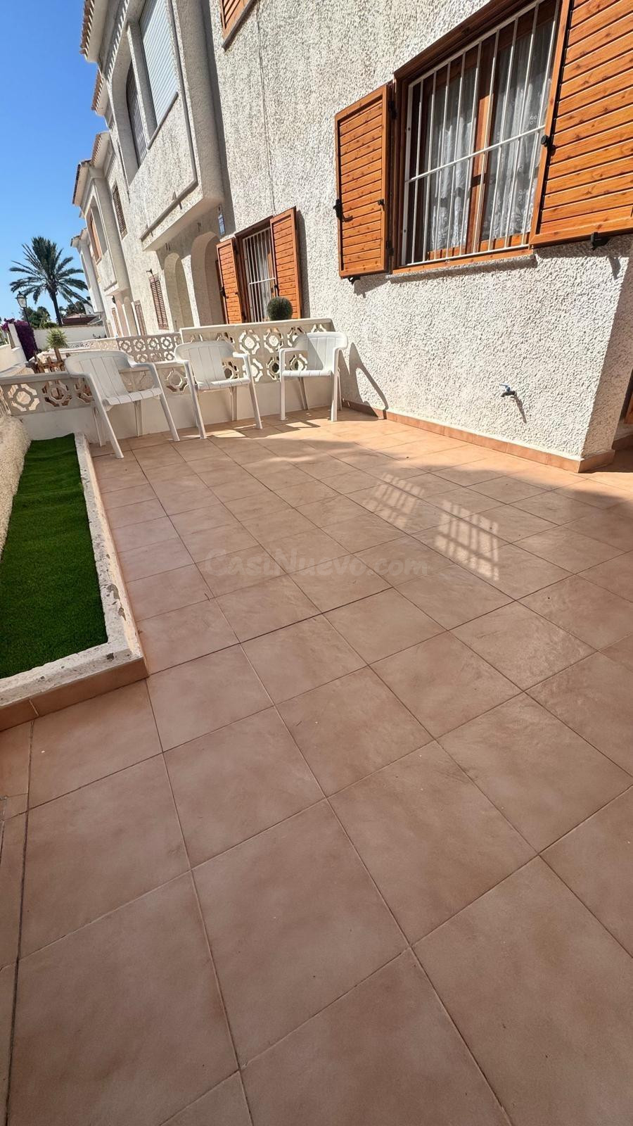 Chalet adosado de 3 dormitorios a tan solo 300 metros del ma - foto 2