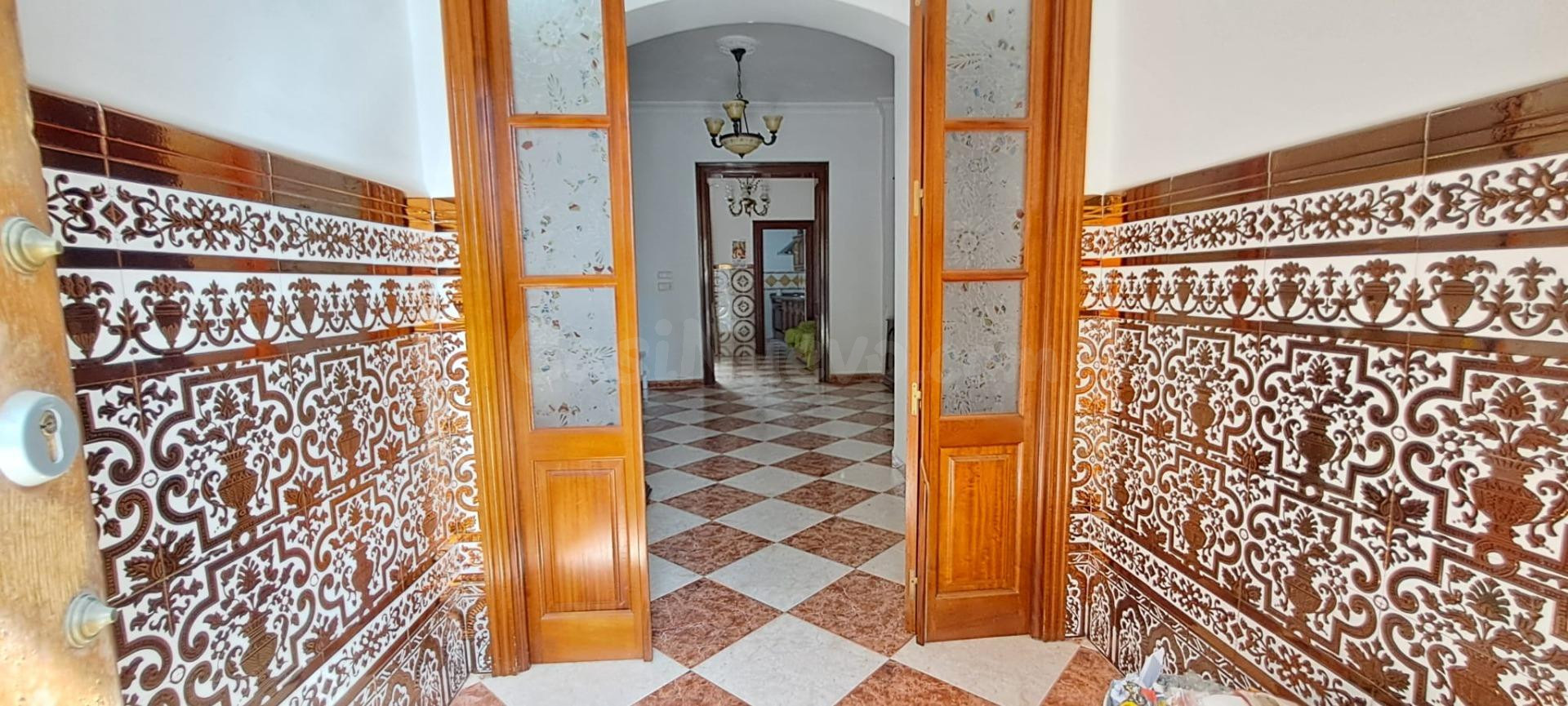 Amplia vivienda con terrazas y azotea privada en Brenes, a s - foto 2