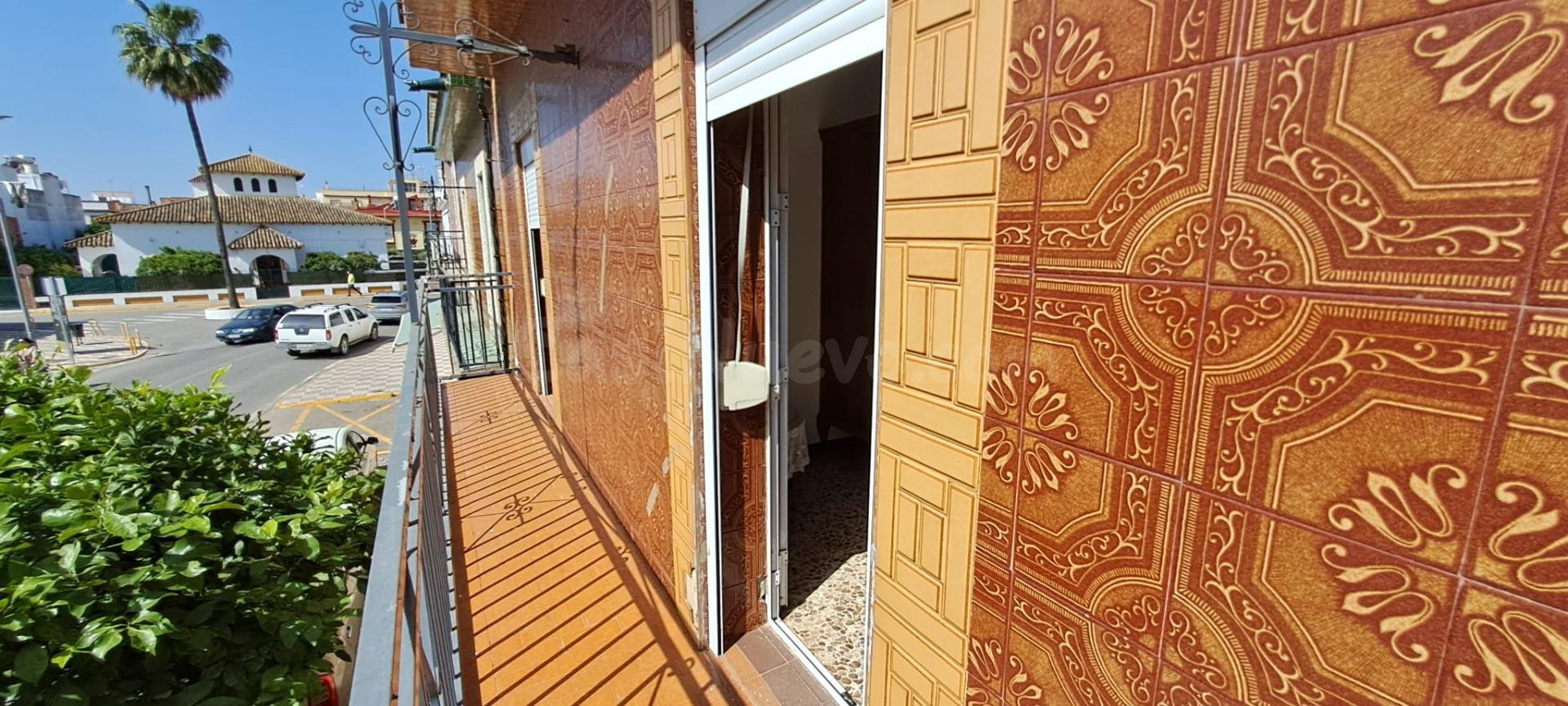 Amplia vivienda con terrazas y azotea privada en Brenes, a s - foto 3