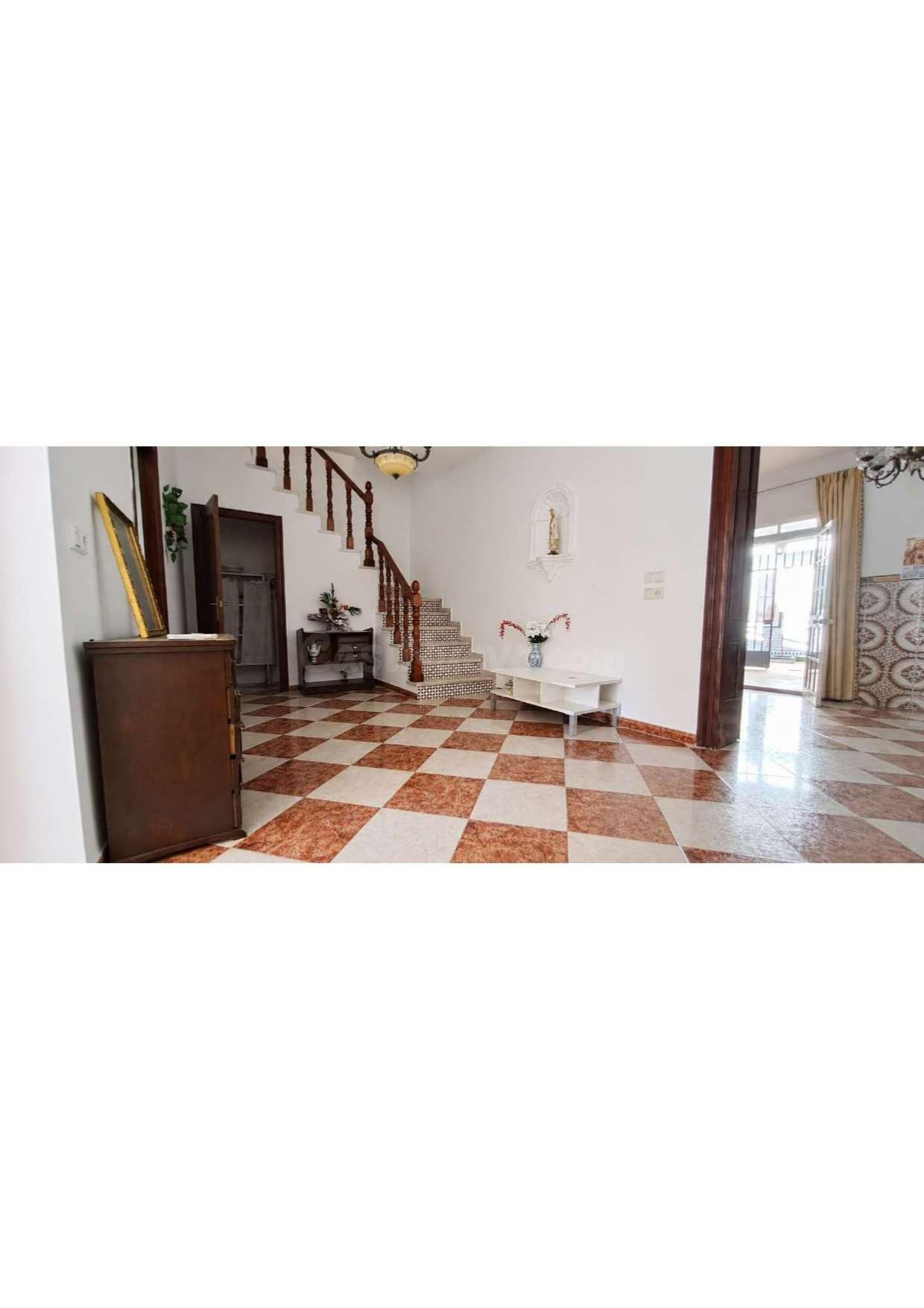 Amplia vivienda con terrazas y azotea privada en Brenes, a s - foto 4