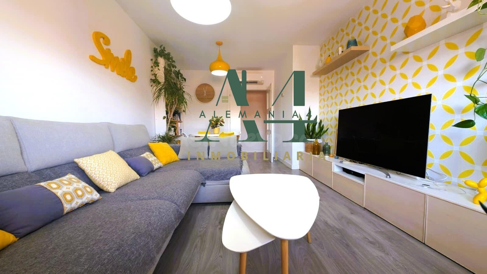 Exclusivo Piso en Nuevo Cáceres con Piscina y Vistas Especta