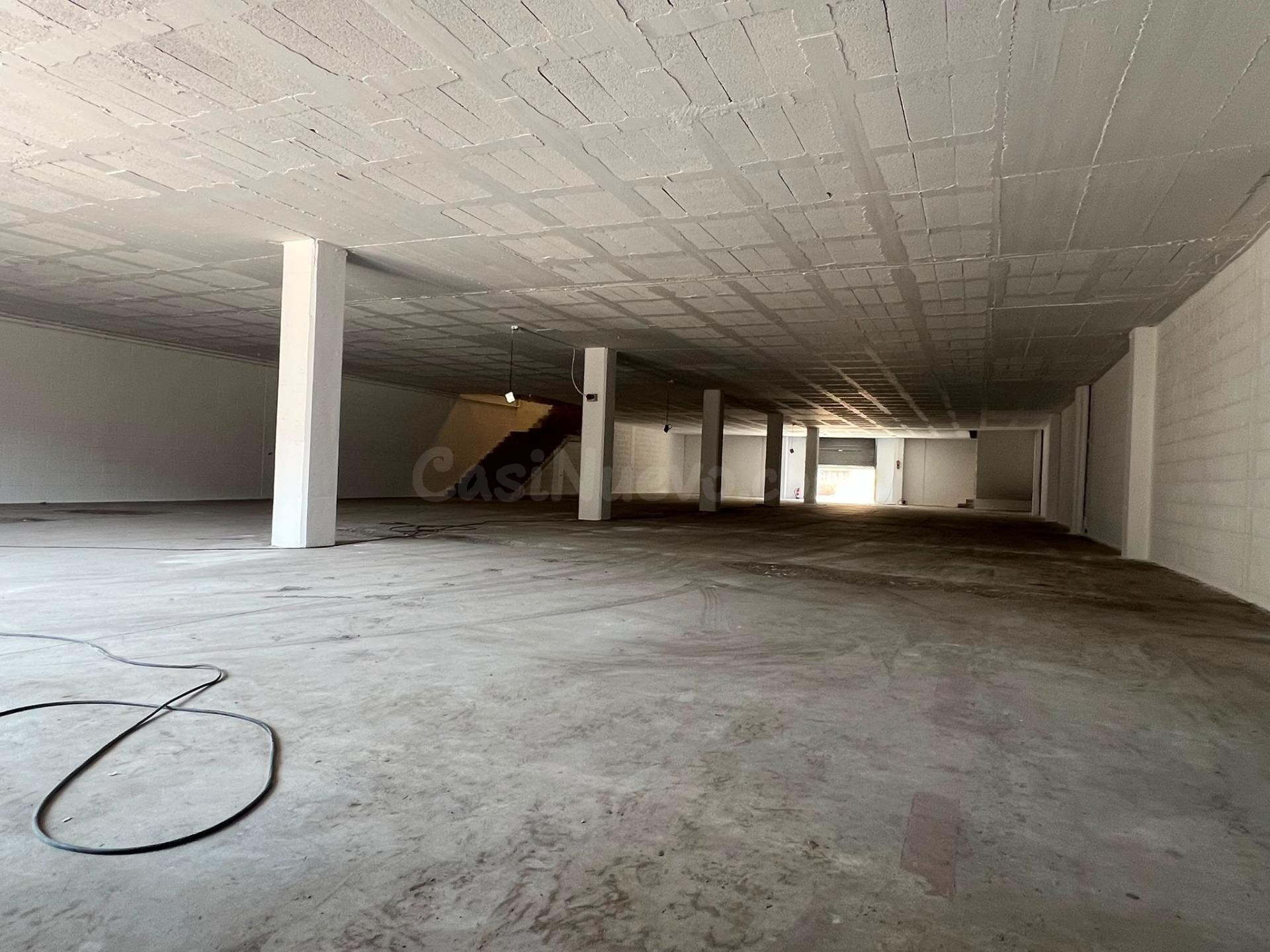 NAVE COMERCIAL CON PLANTA ALTILLO EN SANT FRUITOS DE BAGES D