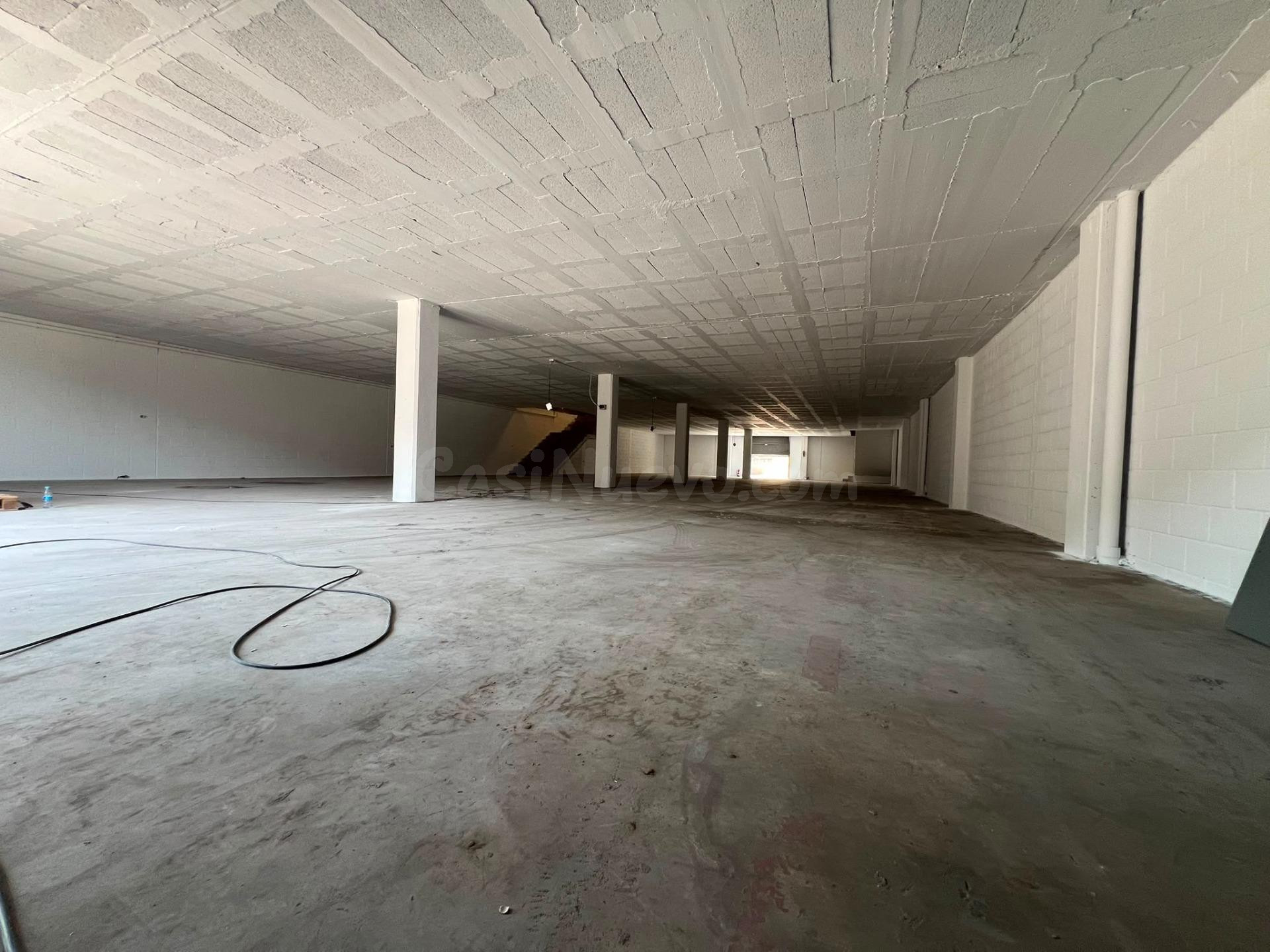 NAVE COMERCIAL CON PLANTA ALTILLO EN SANT FRUITOS DE BAGES D - foto 5