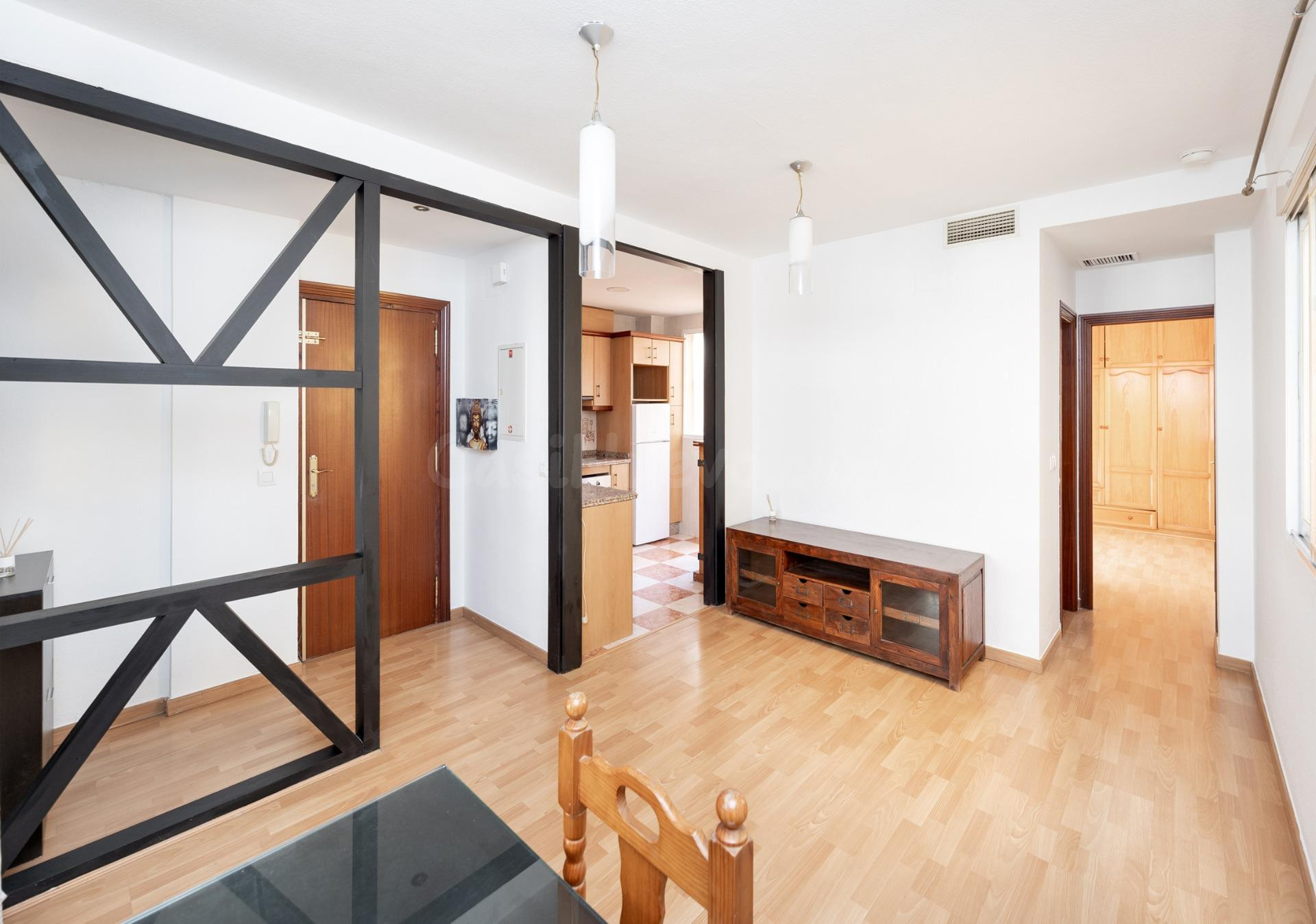 ¡PISO DE 1 DORMITORIO CON PLAZA DE GARAJE A PIE DE METRO! - foto 5