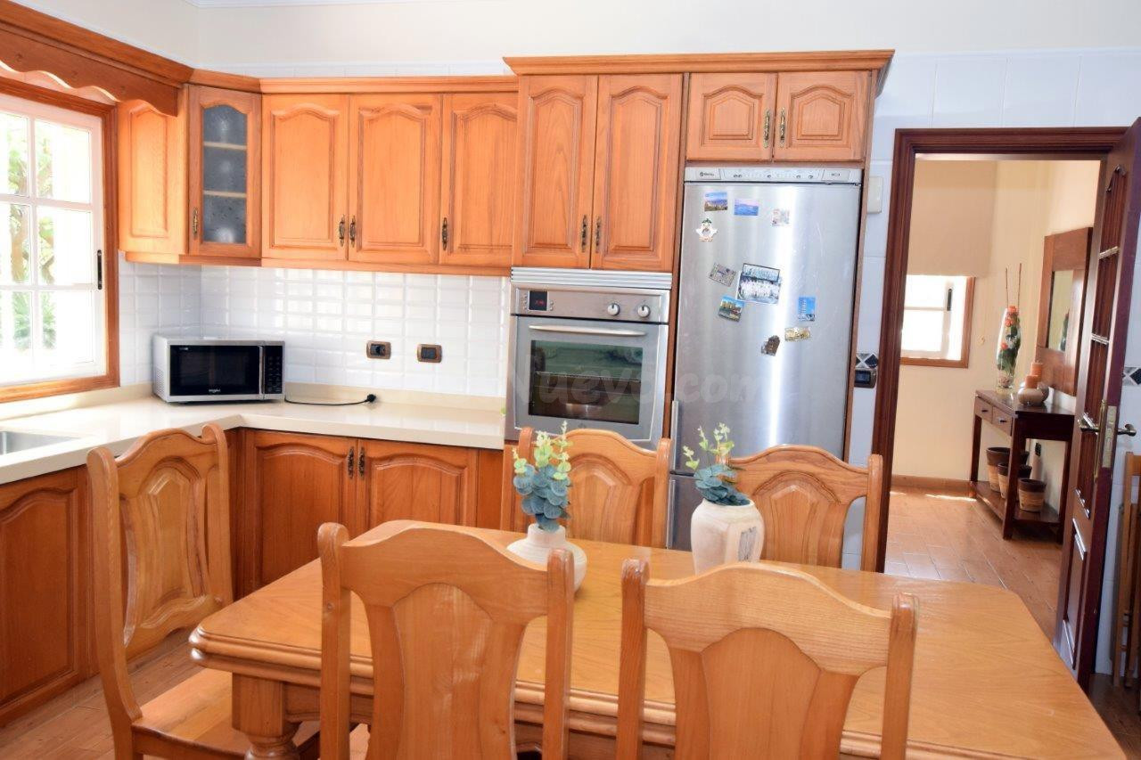 Exclusivo chalet con finca, piscina, cuadra para caballos y vistas al océano en Las Zocas, San Miguel de Abona - foto 4