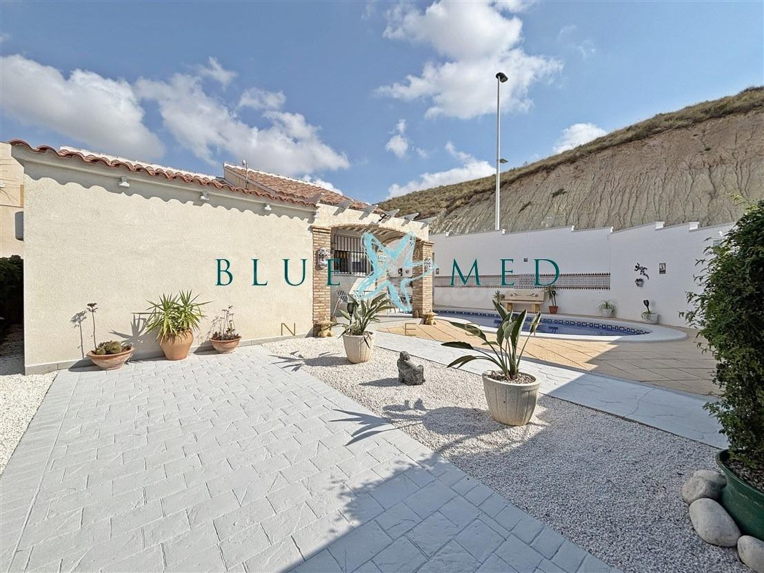 CASA REFORMADA CON PISCINA, SOLÁRIUM Y VISTAS A LA MONTAÑA E - foto 3