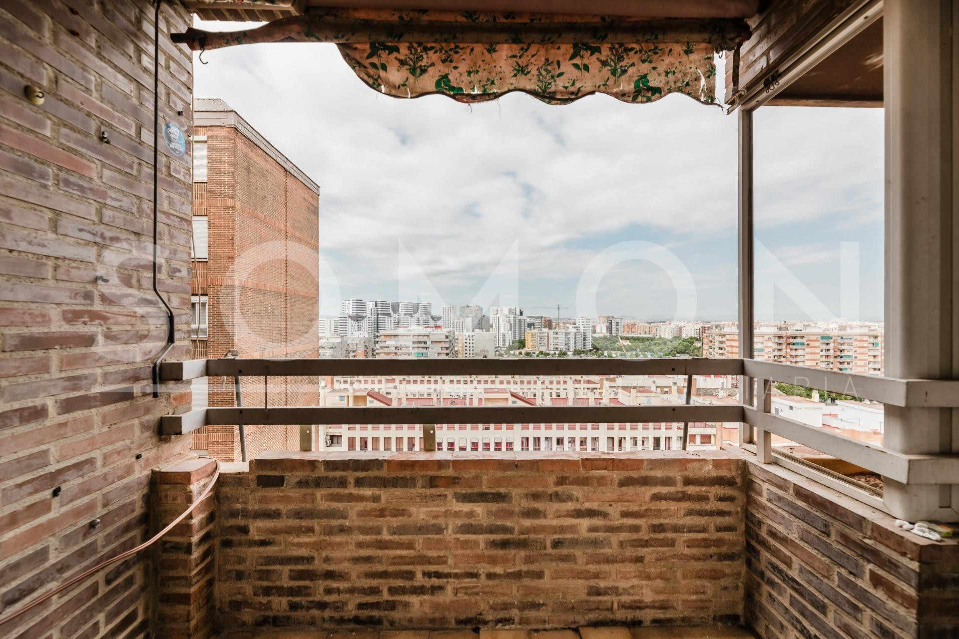 Piso en venta en Quatre Carreres, Valencia, con balcón y vis