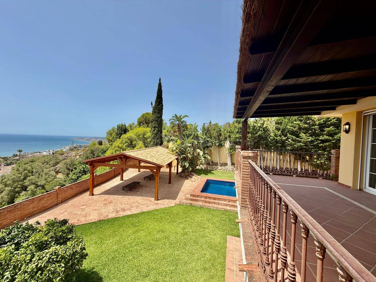 Villa de 5 dormitorios con vistas al mar en Benalmádena, Costa del Sol