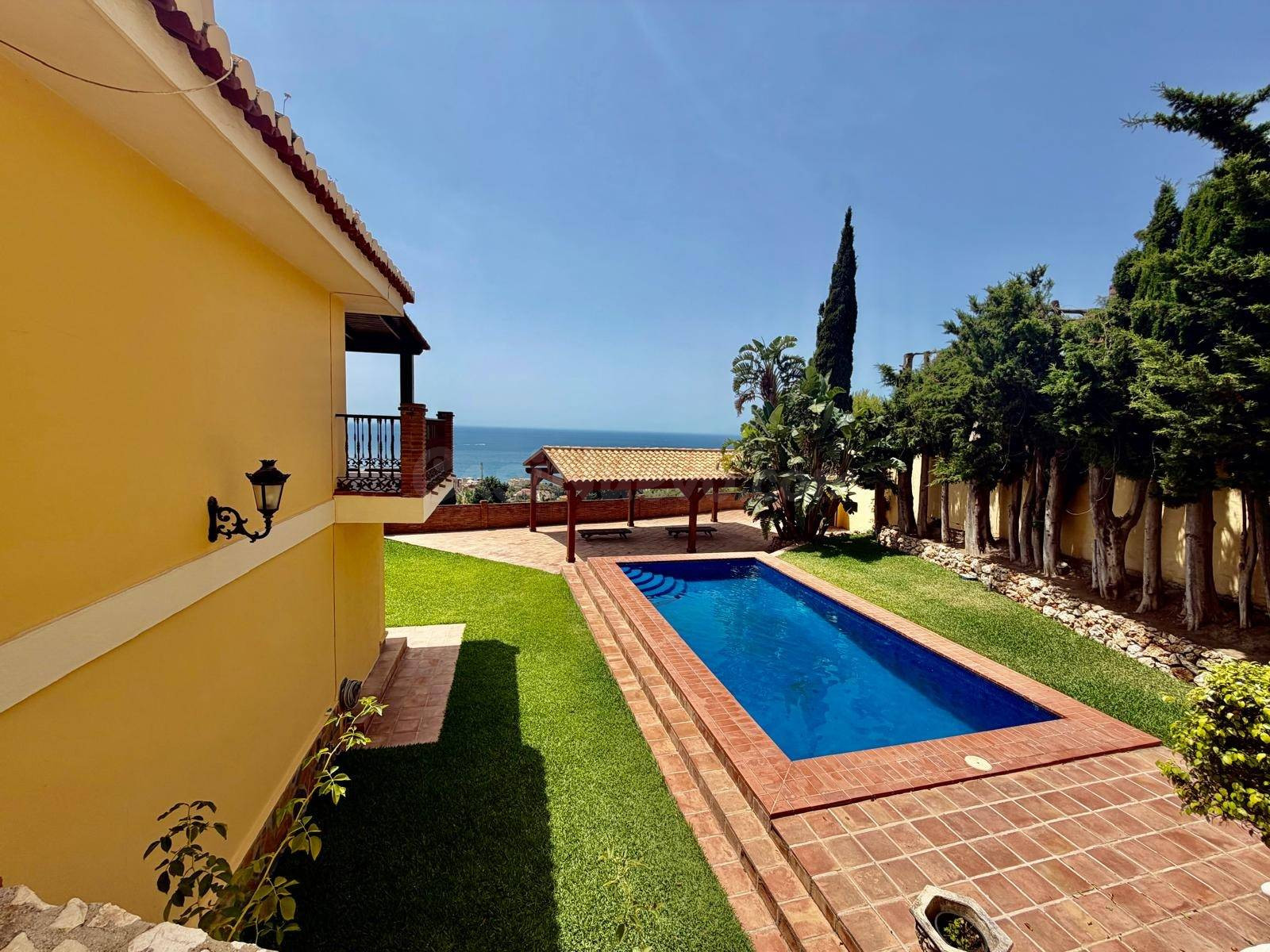 Villa de 5 dormitorios con vistas al mar en Benalmádena, Cos - foto 3
