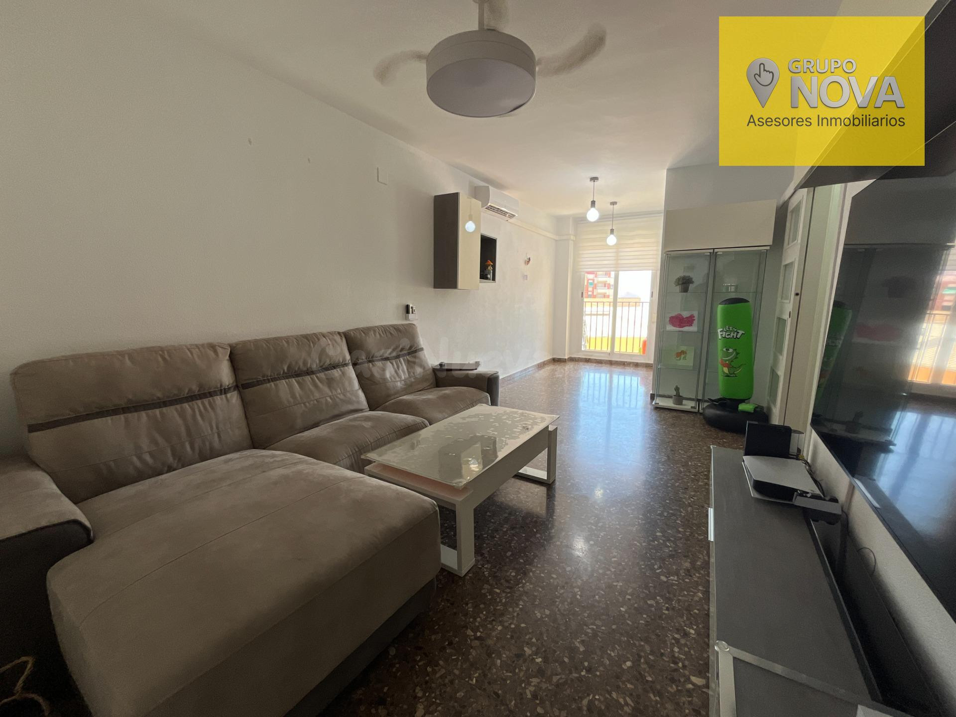 Gran Piso de 112 m2 con Piscina, 3 Hab. y 2 Baños en Excelen