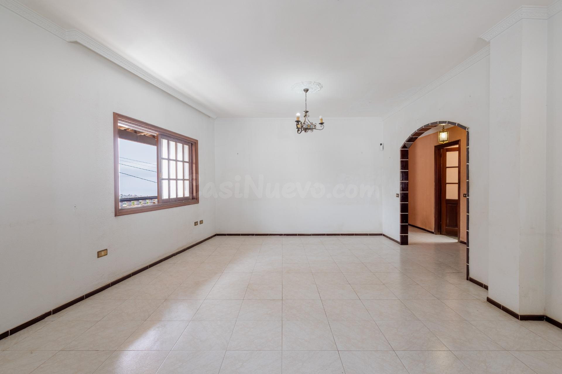 Gran casa con terrazas y enorme potencial en Tegueste - foto 2