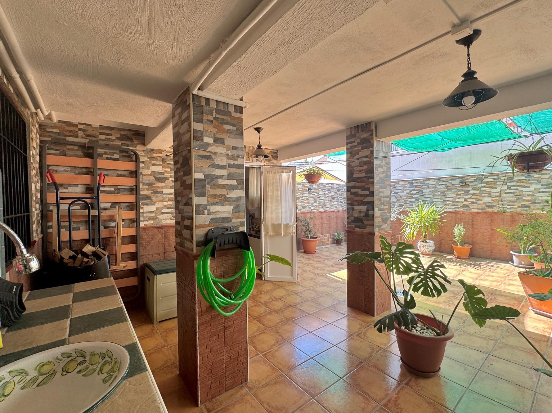 Casa adosada con amplio sótano, patio y terraza en Purchil ( - foto 2