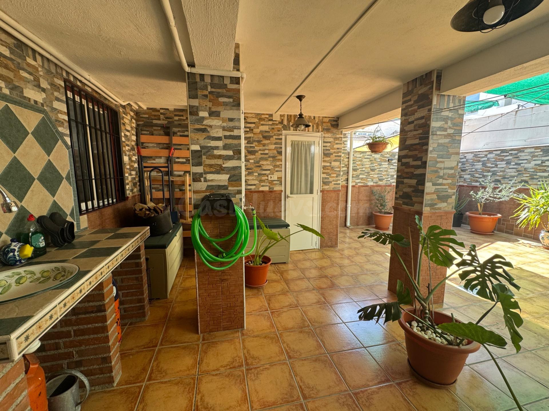 Casa adosada con amplio sótano, patio y terraza en Purchil ( - foto 3