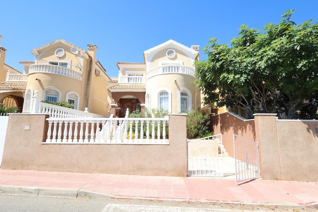 Chalet independiente con orientación sur, 3 dormitorios, 3 t - foto 2
