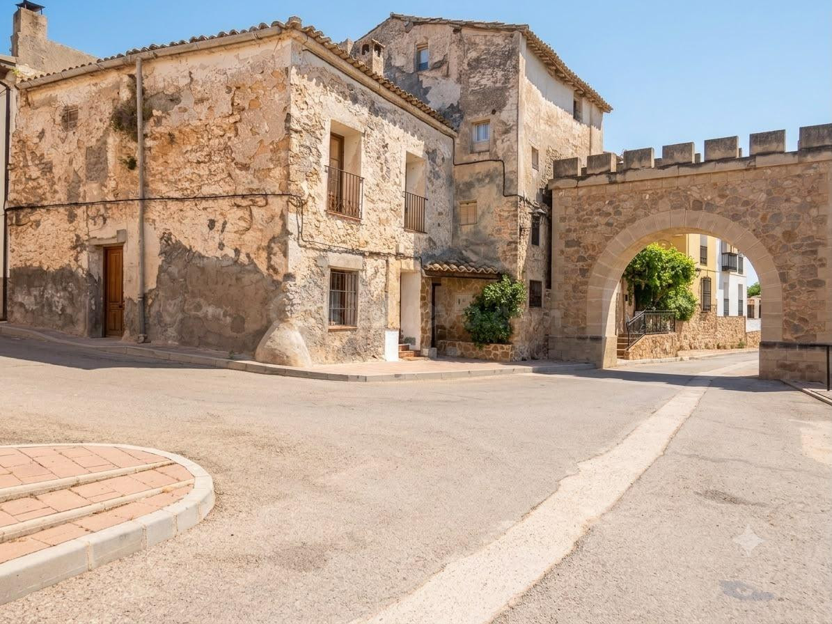 Encantadora casa de pueblo con fachada de piedra en Buendía, Cuenca