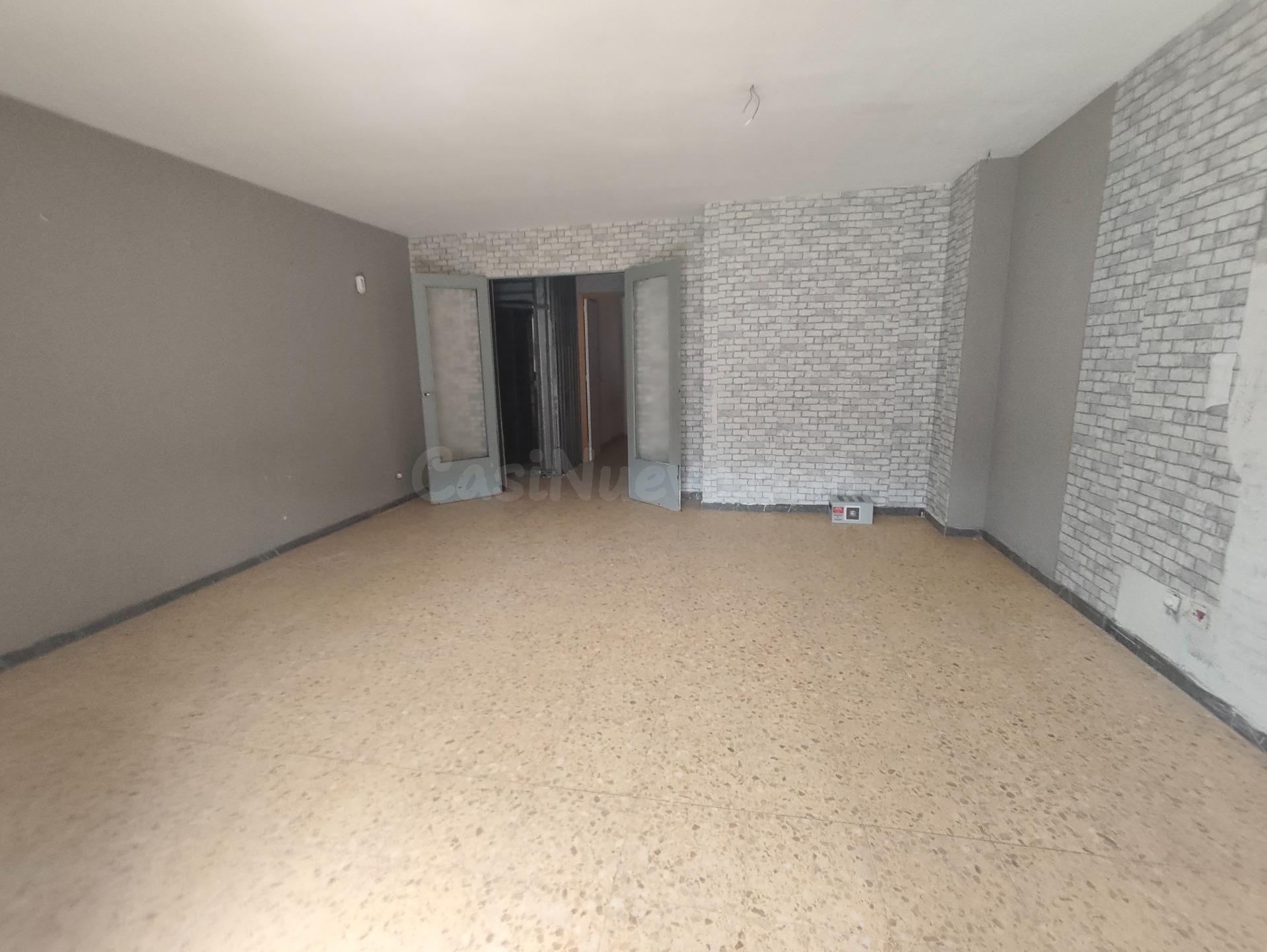 Ático dúplex de 154 m2 para reformar en el centro de Capella - foto 2