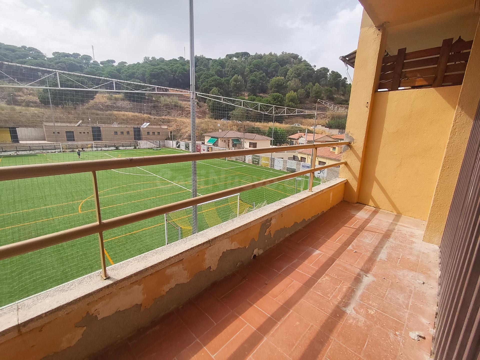 Ático dúplex de 154 m2 para reformar en el centro de Capella - foto 3