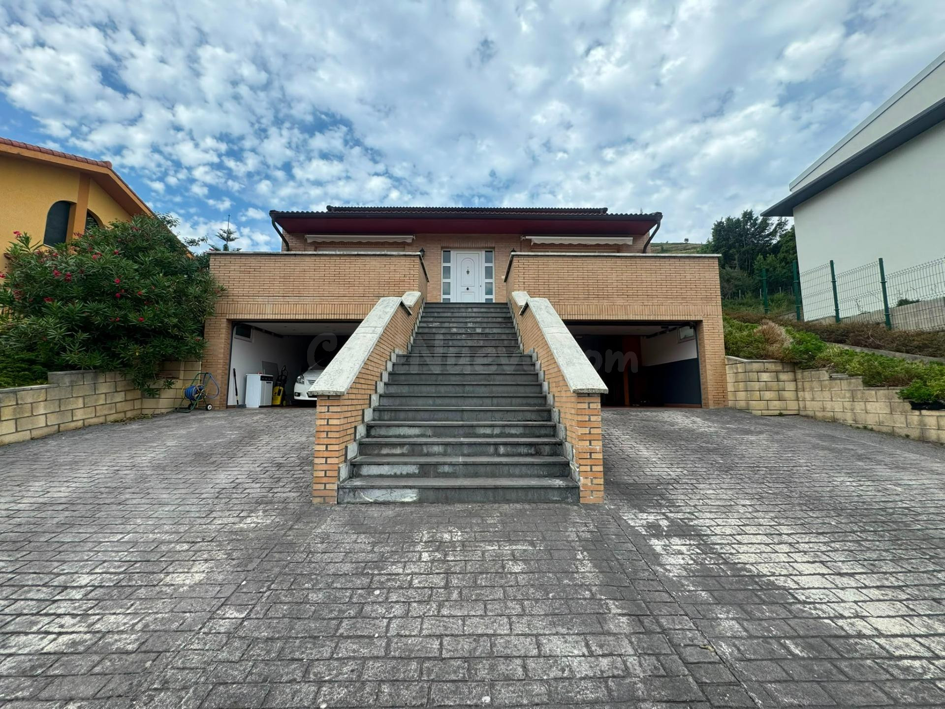 CASA O CHALET INDEPENDIENTE EN VENTA EN LAURETA