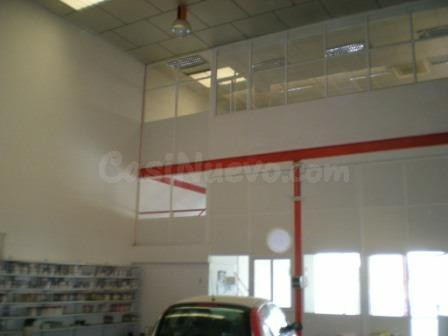 Nave industrial de 385 m2 construidos con patio privado y excelente fachada comercia