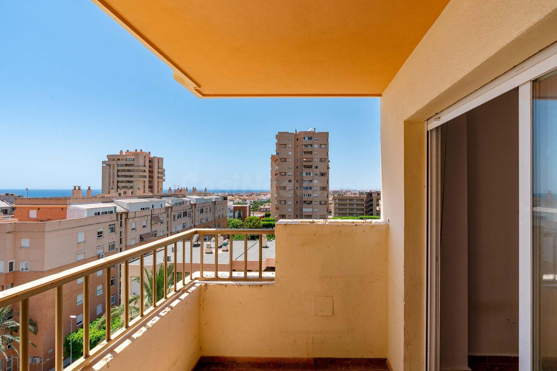 AGUADULCE SUR, TRES DORMITORIOS, DOS BAÑOS, TERRAZA AL SUR Y