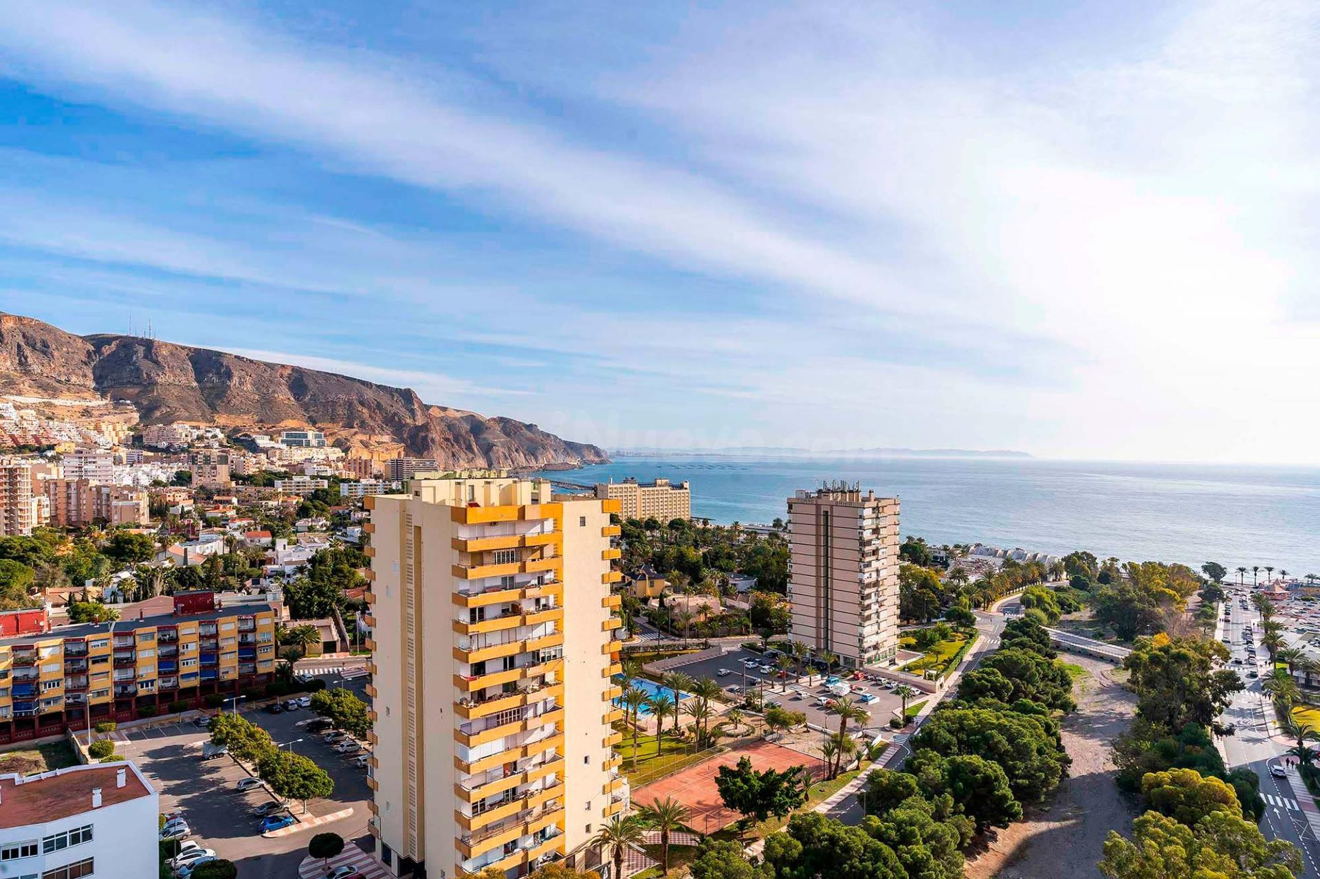 AGUADULCE SUR, TRES DORMITORIOS, DOS BAÑOS, TERRAZA AL SUR Y - foto 2