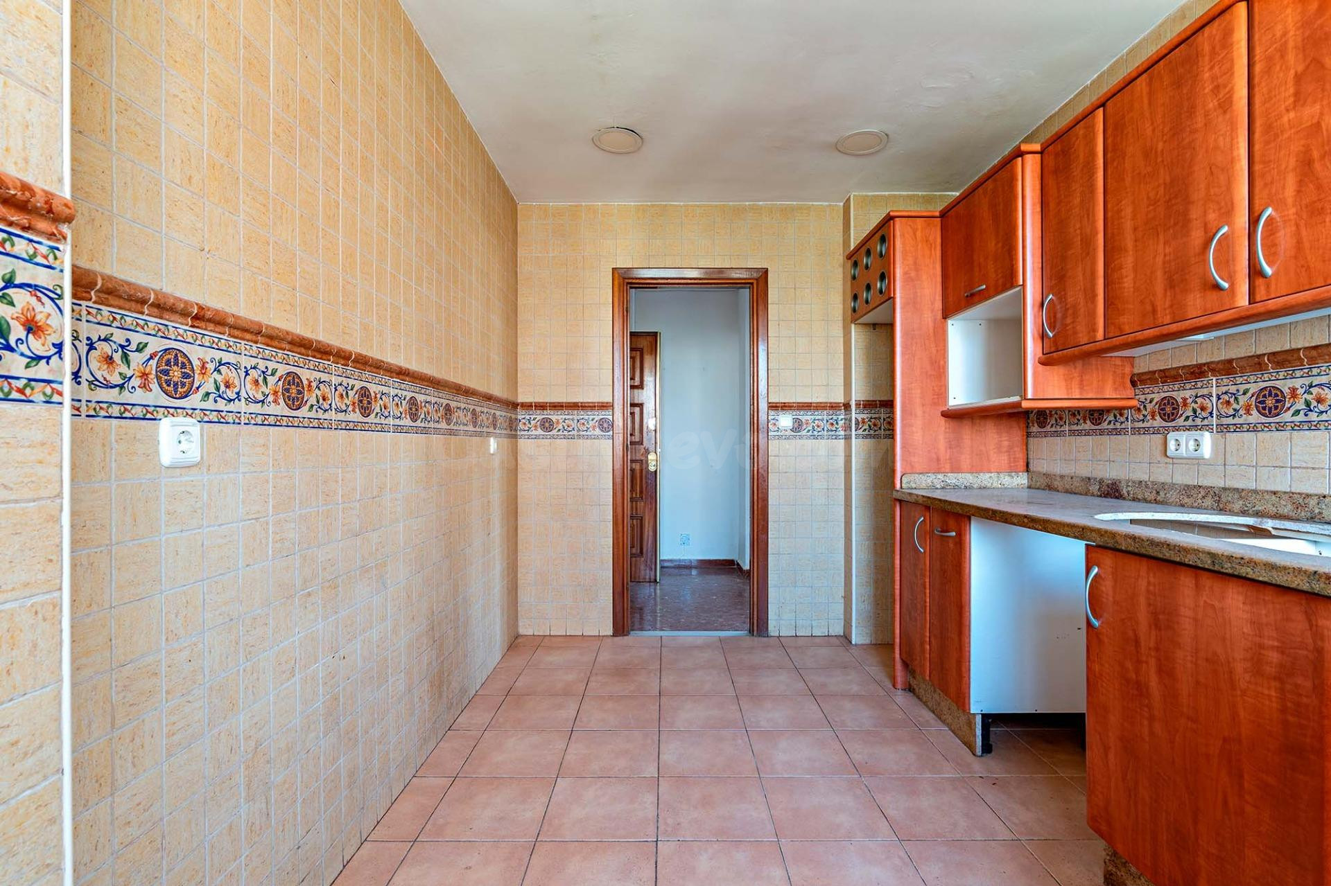 AGUADULCE SUR, TRES DORMITORIOS, DOS BAÑOS, TERRAZA AL SUR Y - foto 4
