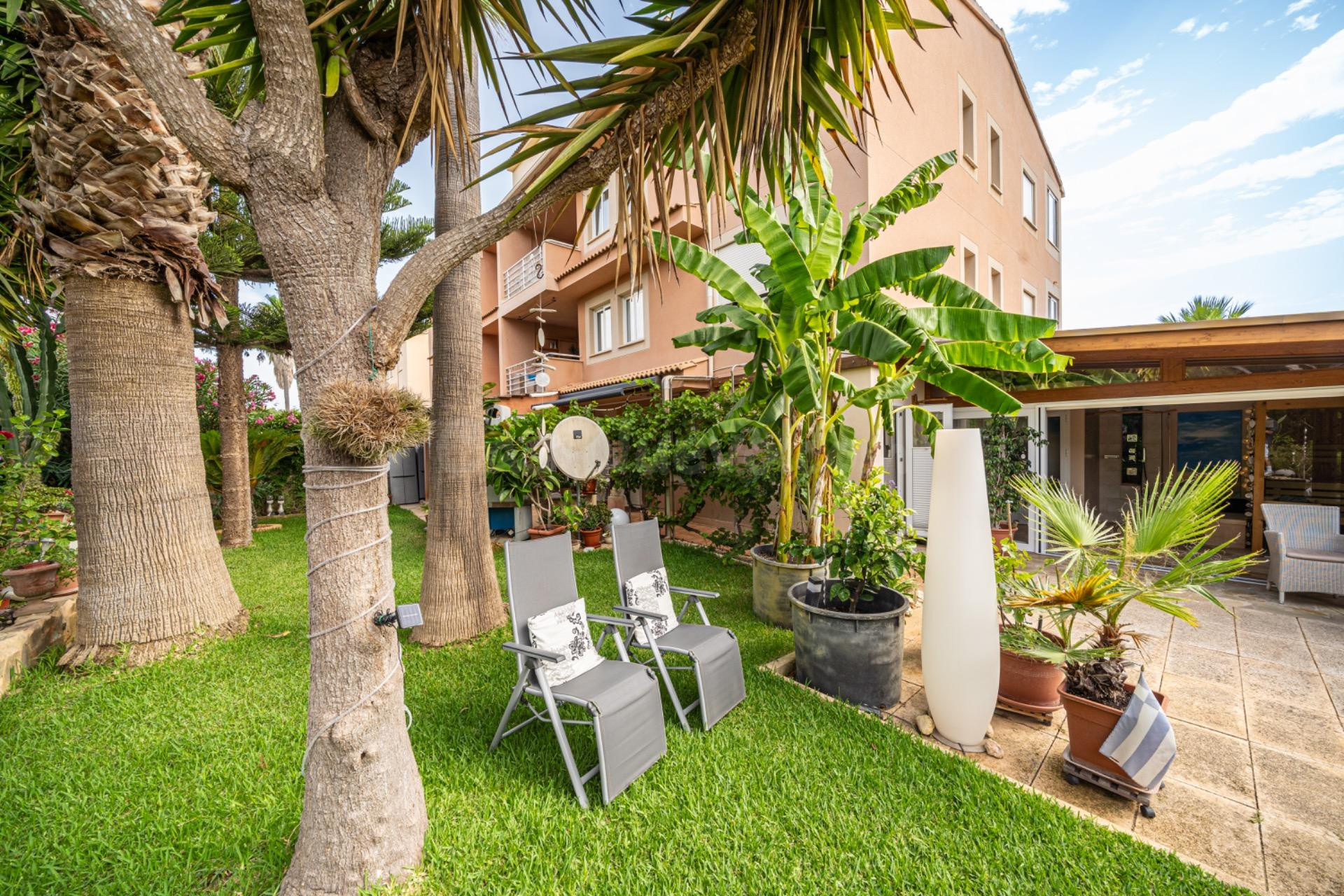 Planta baja totalmente reformada con jardín privado, sauna,  - foto 2