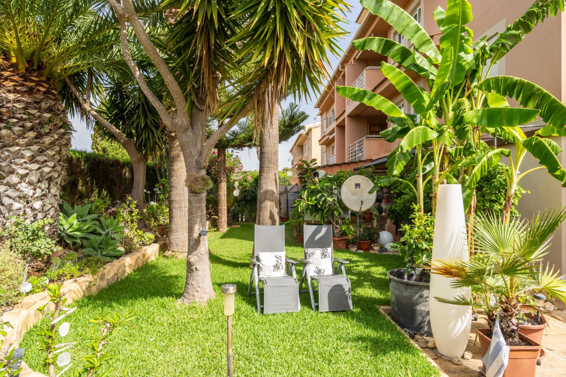 Planta baja totalmente reformada con jardín privado, sauna,  - foto 3