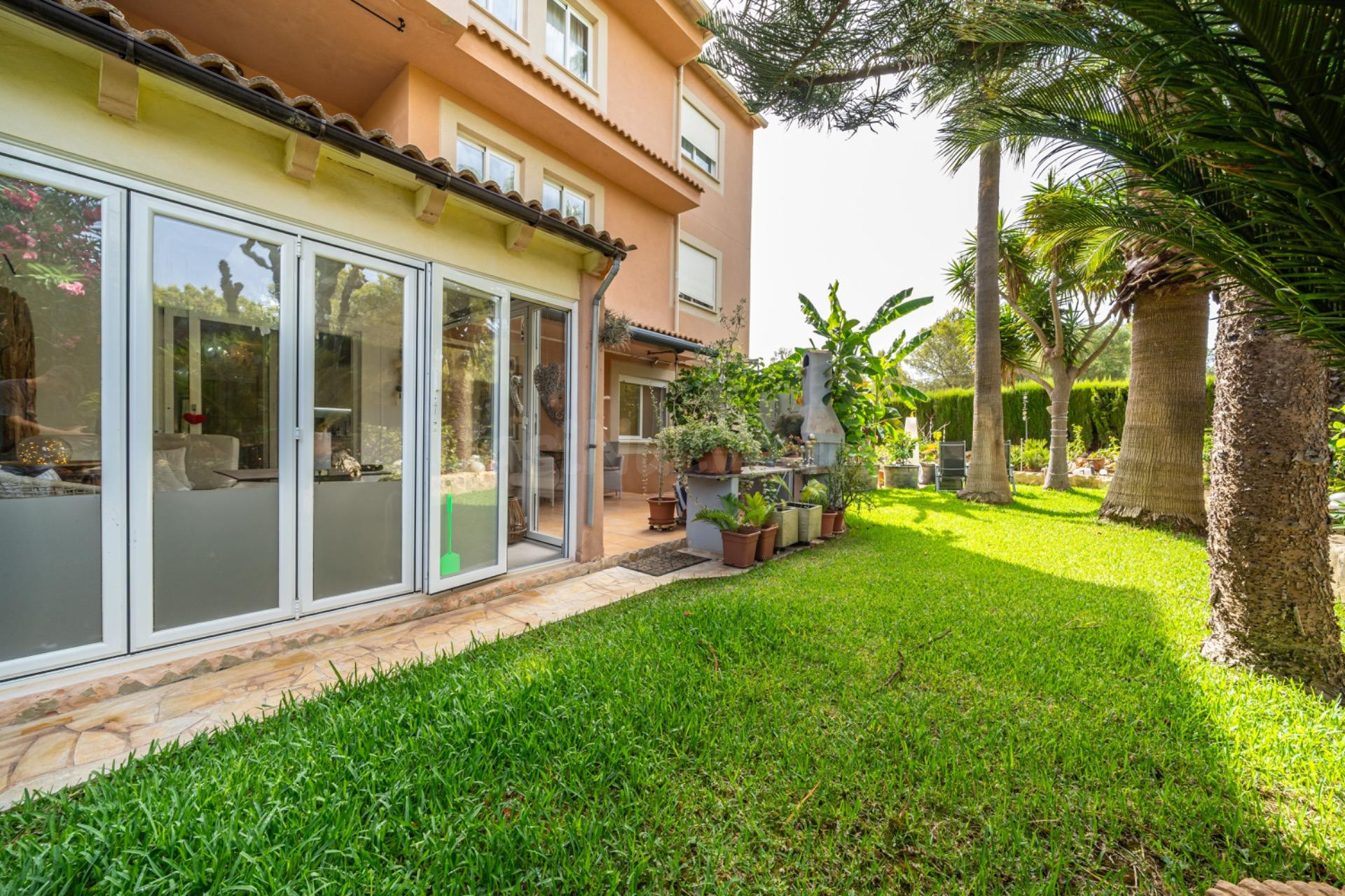 Planta baja totalmente reformada con jardín privado, sauna,  - foto 4