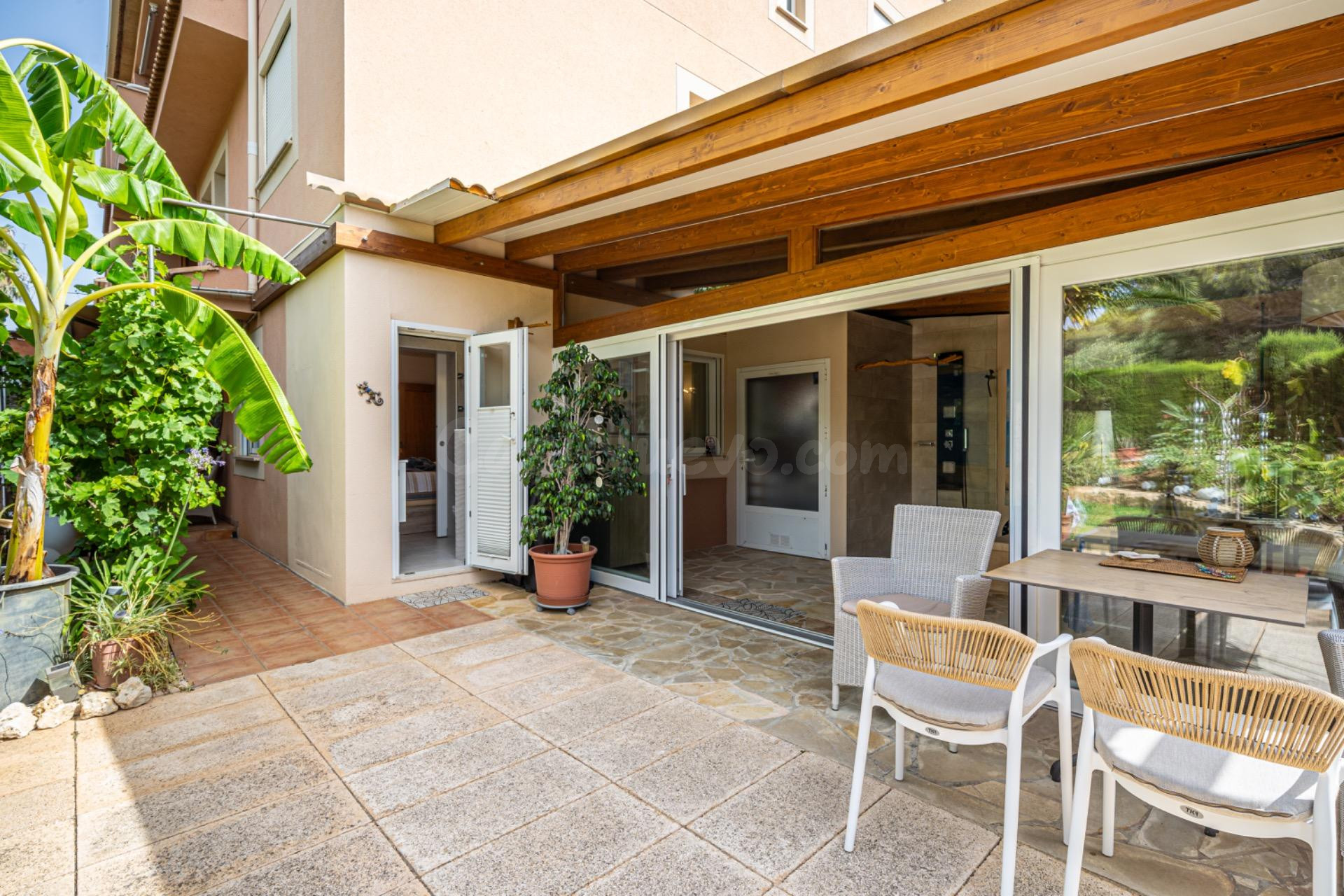 Planta baja totalmente reformada con jardín privado, sauna,  - foto 5