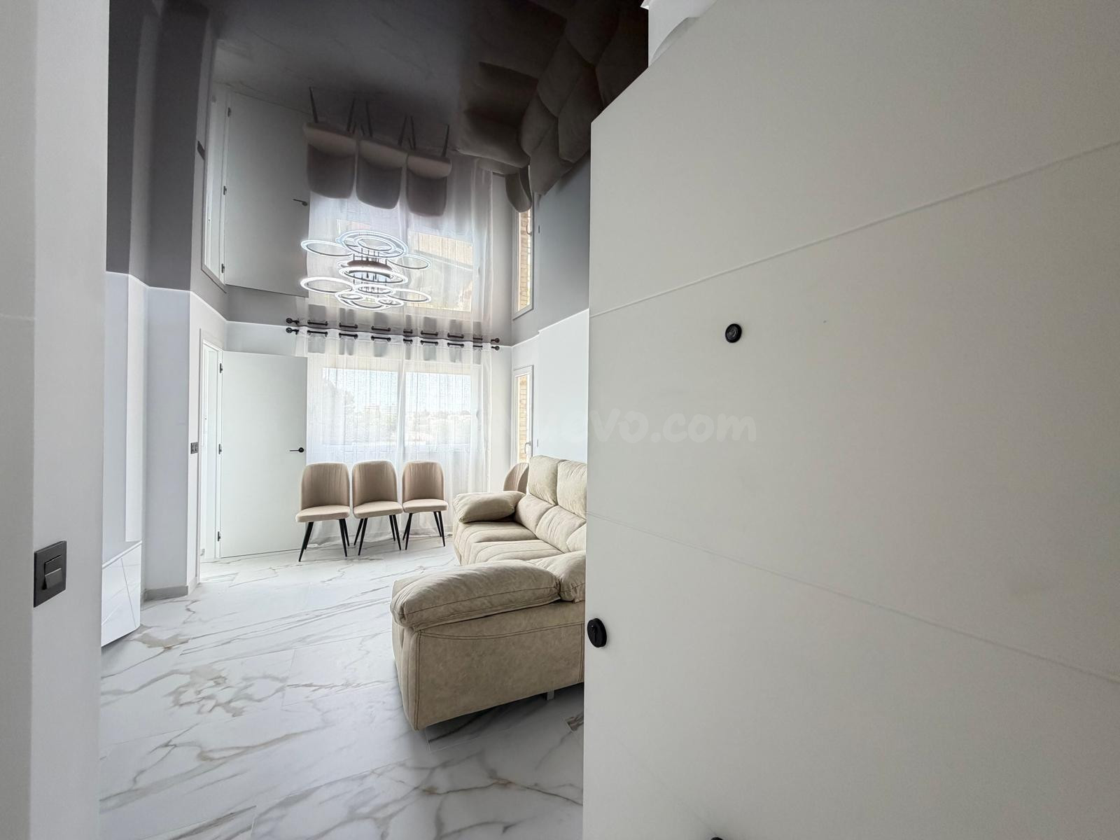 APARTAMENTO CON VISTAS AL MAR Y APARCAMENTO PRIVADO EN LA ZE - foto 2