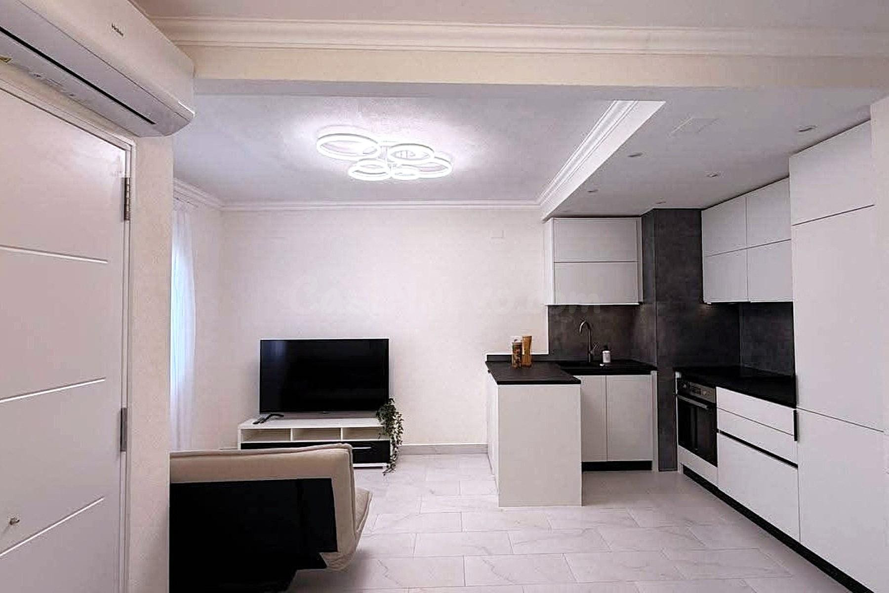 Casa adosada reformada (70 m2 + terrazas) en Calas Blancas.  - foto 3