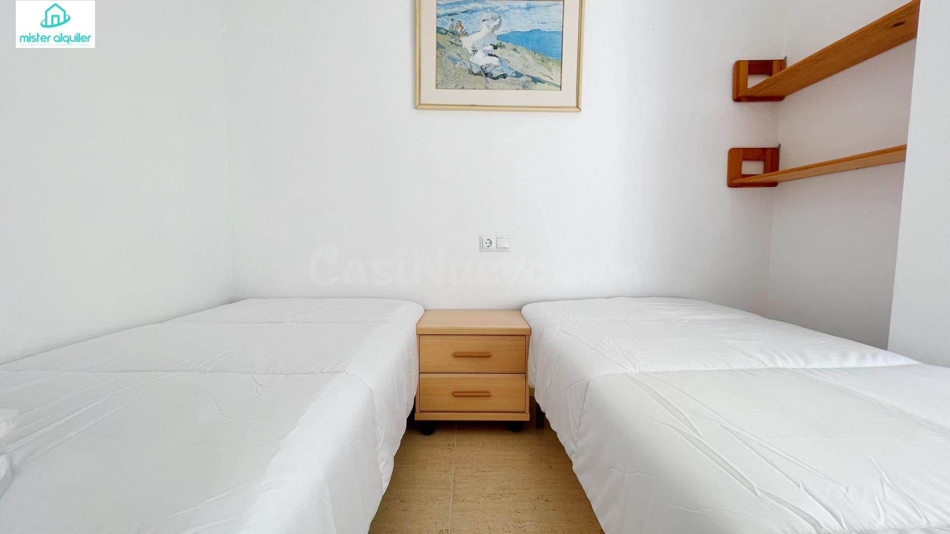 AMPLIO PISO DE 3 DORMITORIOS CON PISCINA, GARAJE Y DOS TERRAZAS, A 300 METROS DE LA PLAYA - foto 5