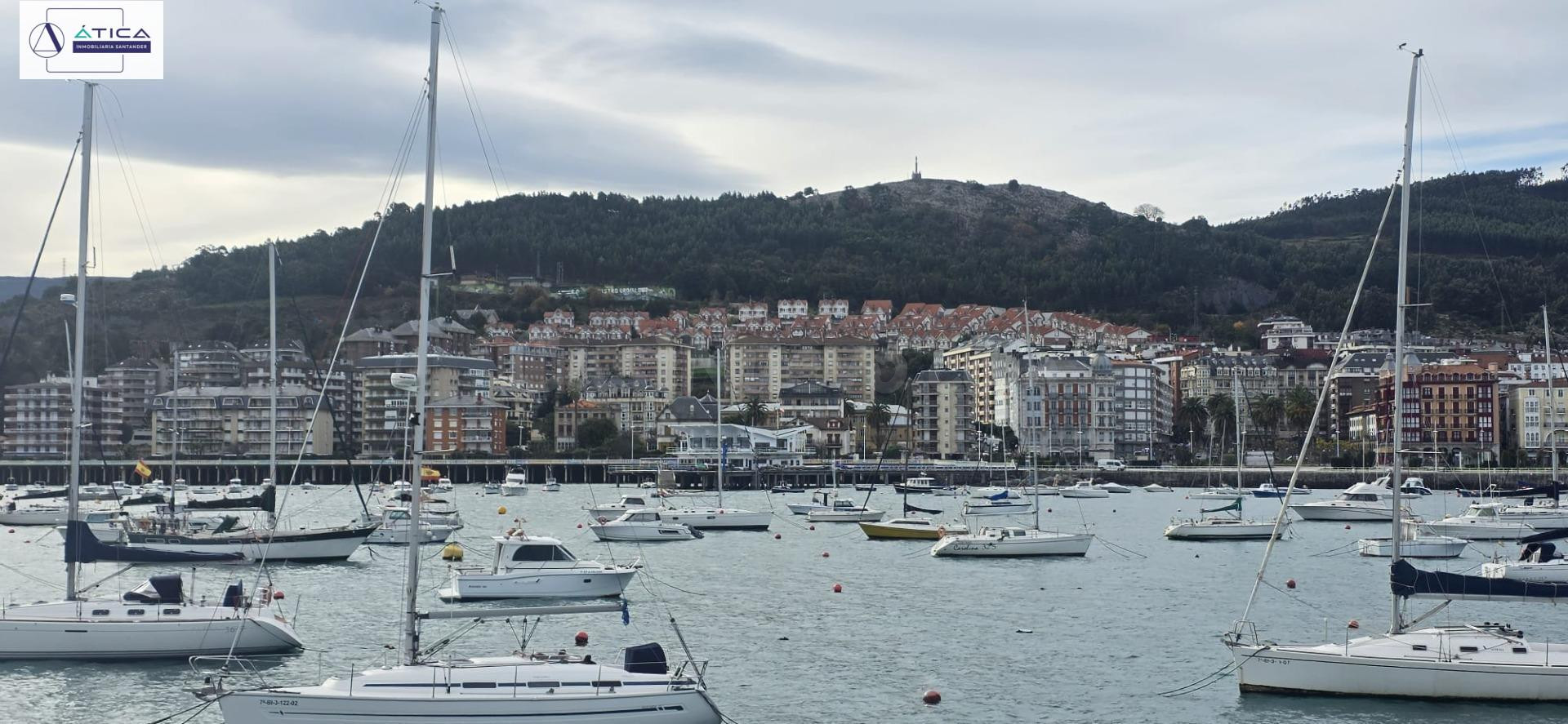 Exclusivo chalet adosado en el corazón de Castro Urdiales - foto 2