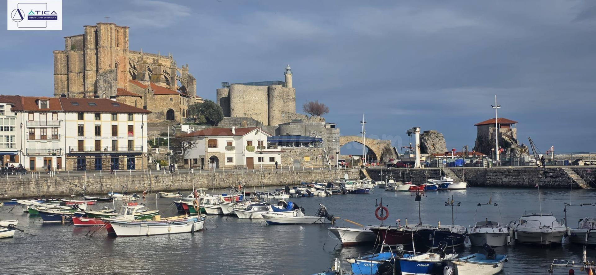Exclusivo chalet adosado en el corazón de Castro Urdiales - foto 3