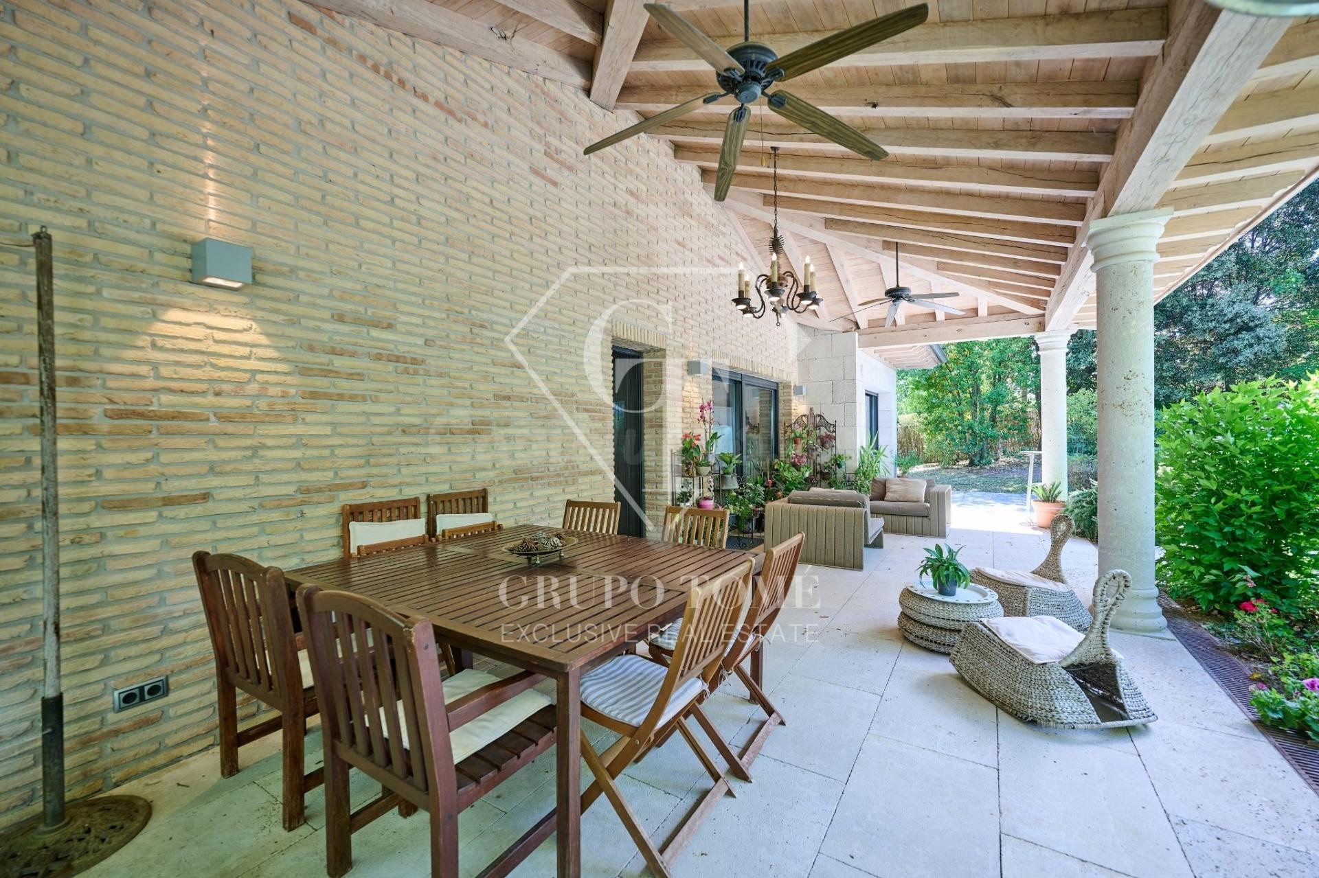 Espectacular villa en Iratxe con 2.150m2 de parcela y piscin - foto 4