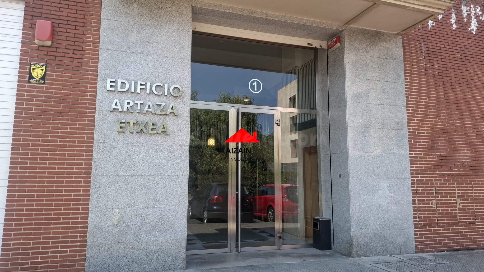 Oficina en Leioa para entrar en alquiler y venta con parcela - foto 4