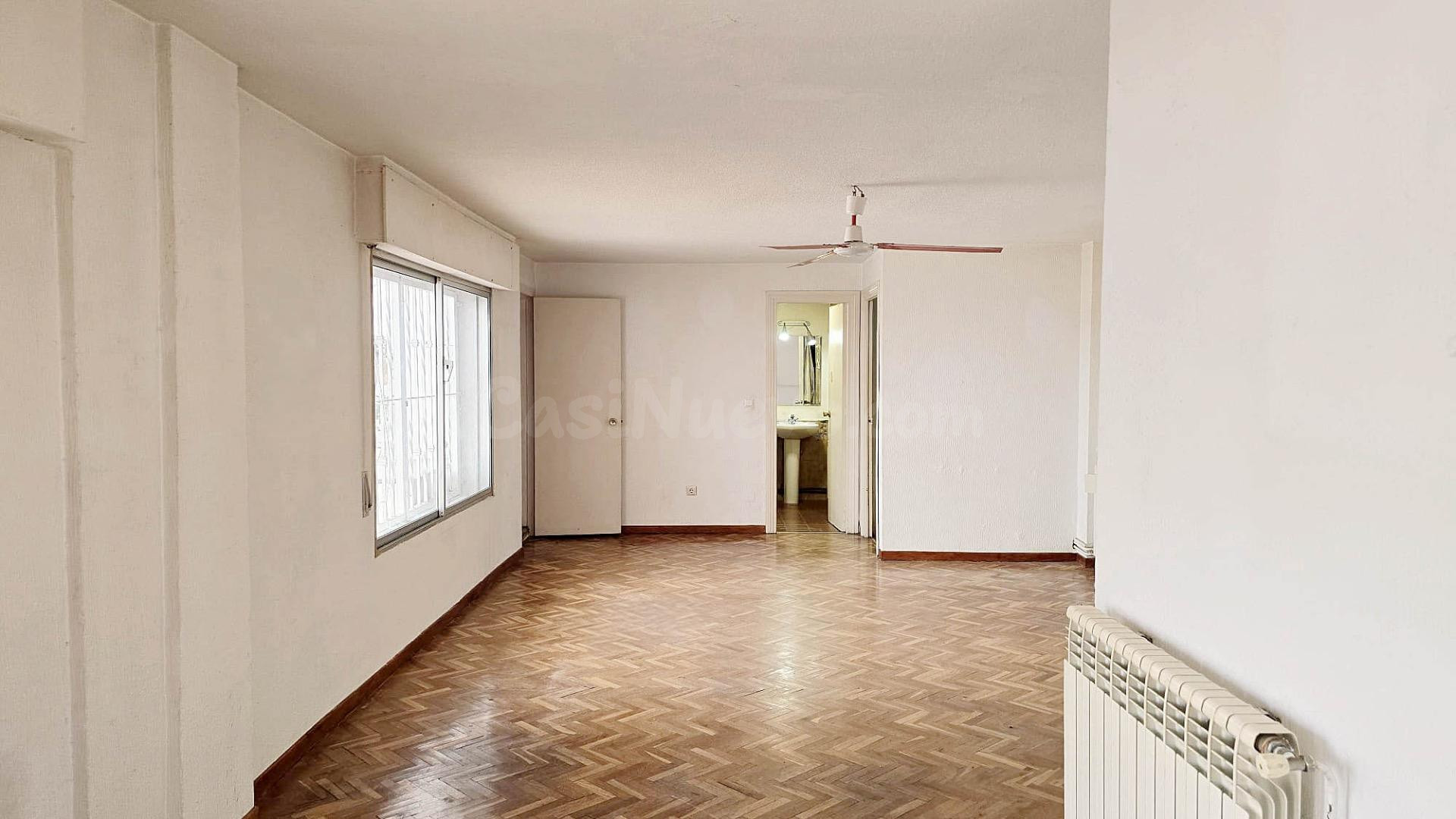 EN VENTA PISO A REFORMAR DE DOS habitaciones Y TERRAZA EN EL - foto 5
