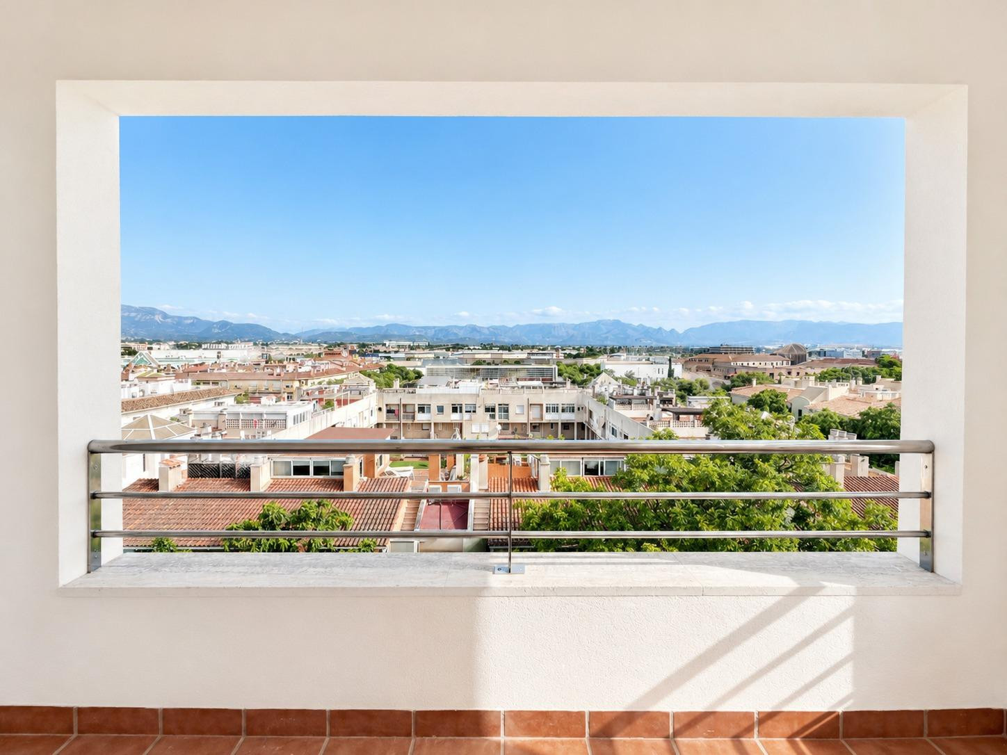 Ático con terraza y vistas despejadas en Son Busquets, Palma.