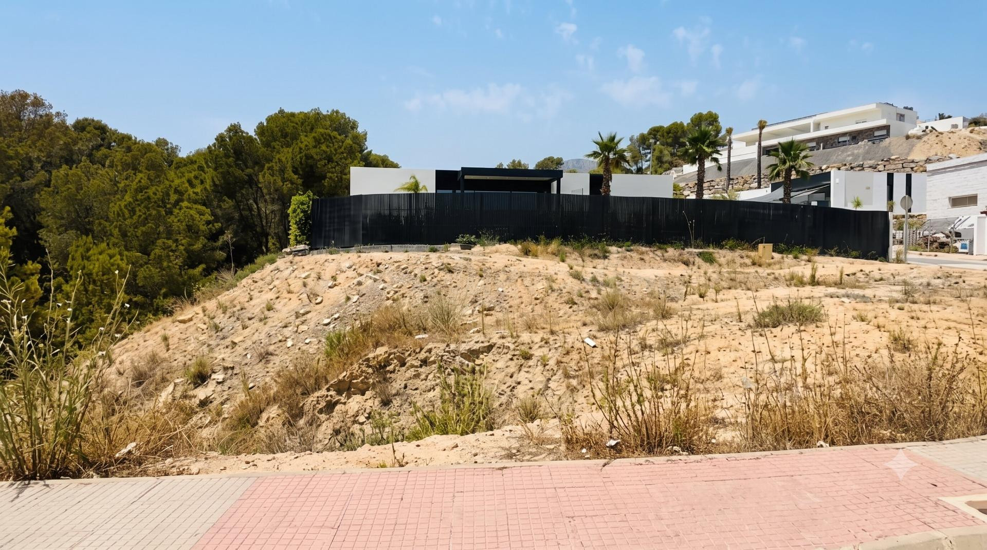 Terreno con licencia en una zona residencial tranquila para  - foto 3