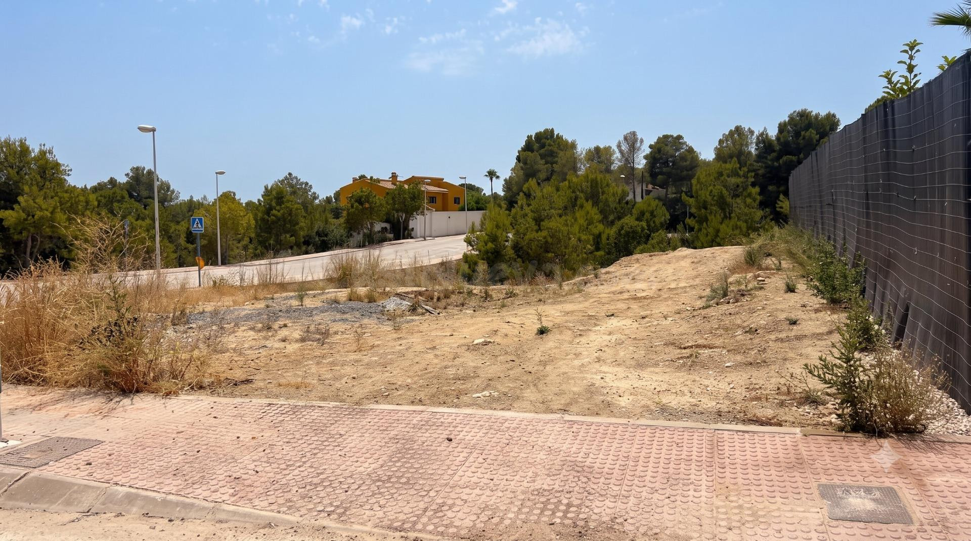Terreno con licencia en una zona residencial tranquila para  - foto 5