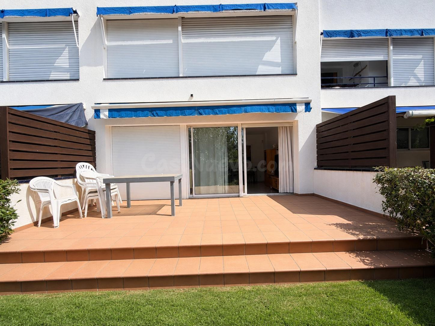 Planta baja con jardín a un paso del mar en Llançà | 3 habitaciones dobles y mucha luz - foto 3