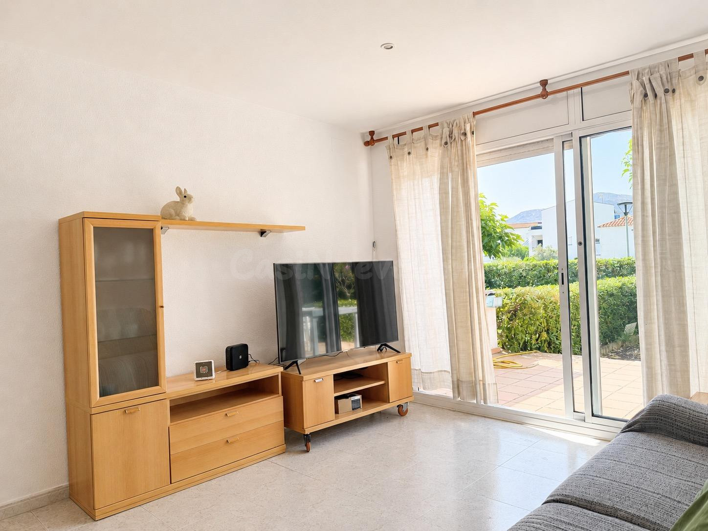 Planta baja con jardín a un paso del mar en Llançà | 3 habitaciones dobles y mucha luz - foto 5