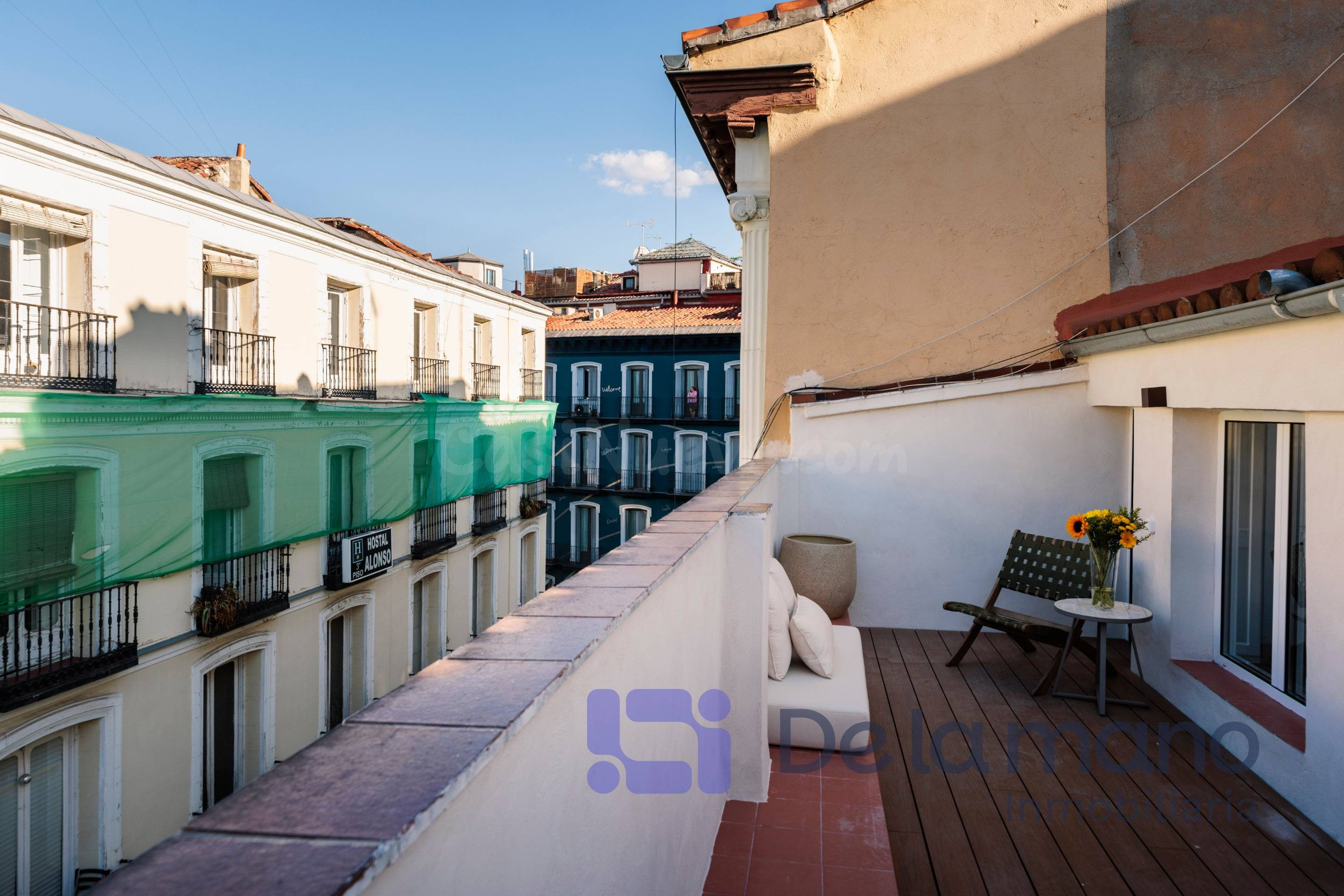 ÁTICO EXCLUSIVO CON TERRAZA Y RECIÉN REFORMADO EN EL CORAZÓN - foto 2