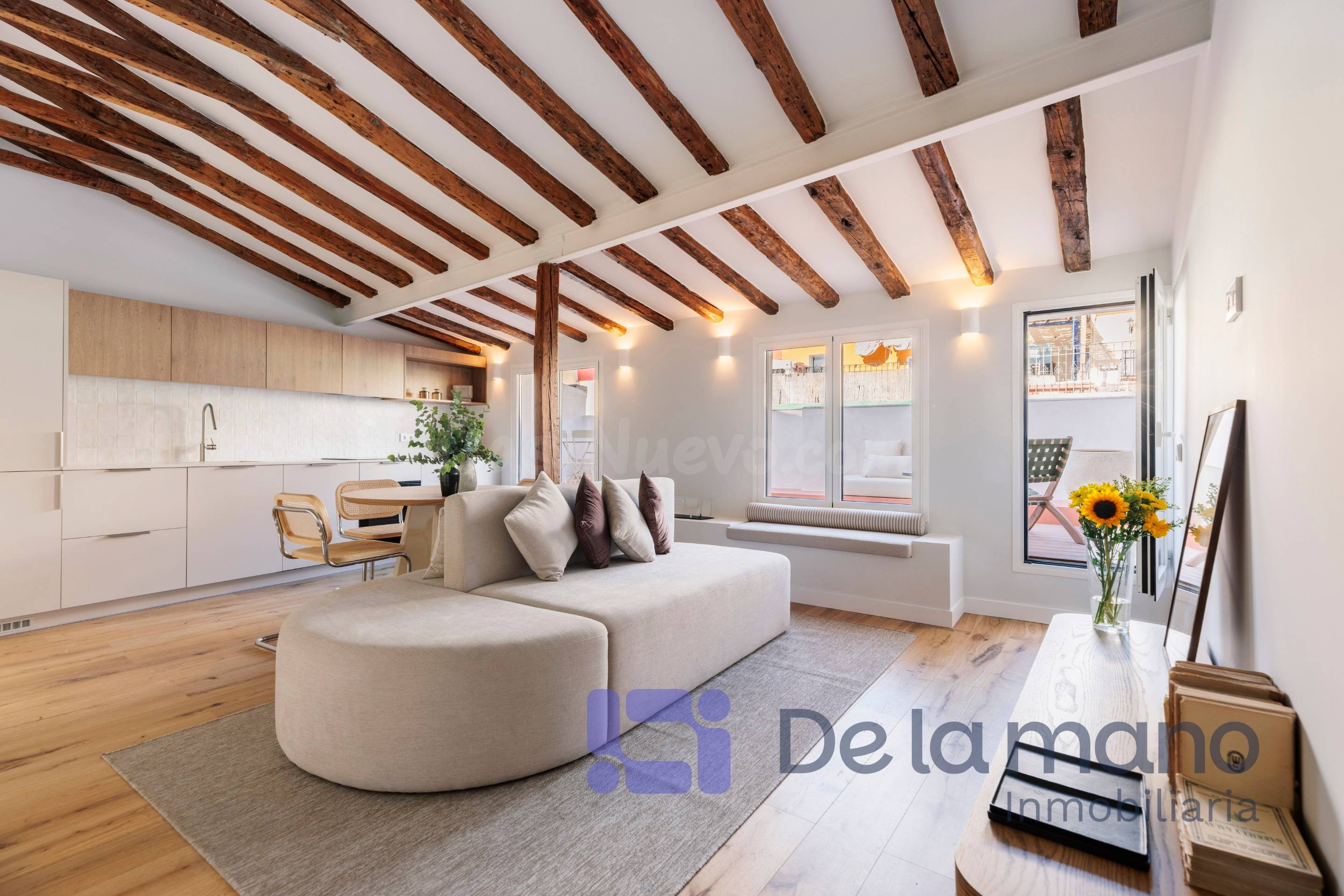 ÁTICO EXCLUSIVO CON TERRAZA Y RECIÉN REFORMADO EN EL CORAZÓN - foto 3