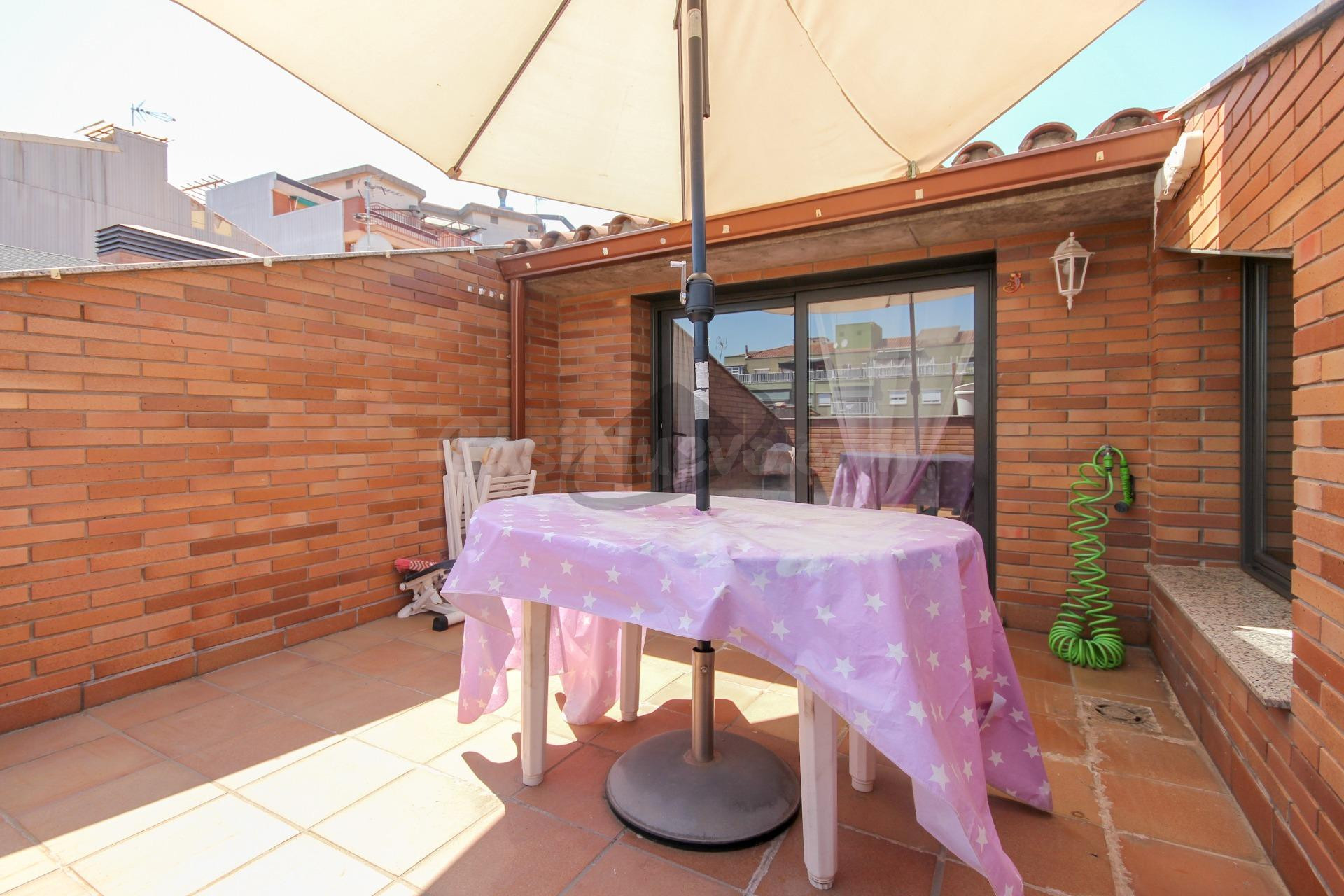 ÁTICO SEMINUEVO CON TERRAZA, PARKING Y TRASTERO - foto 4