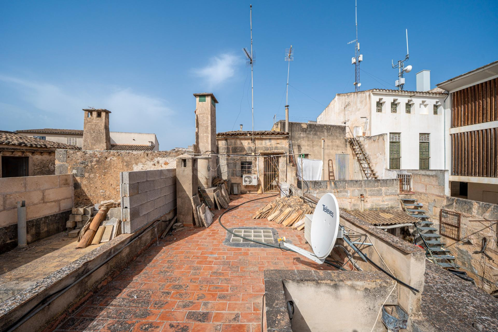 Casa de pueblo con infinitas posibilidades para crear el hog - foto 2