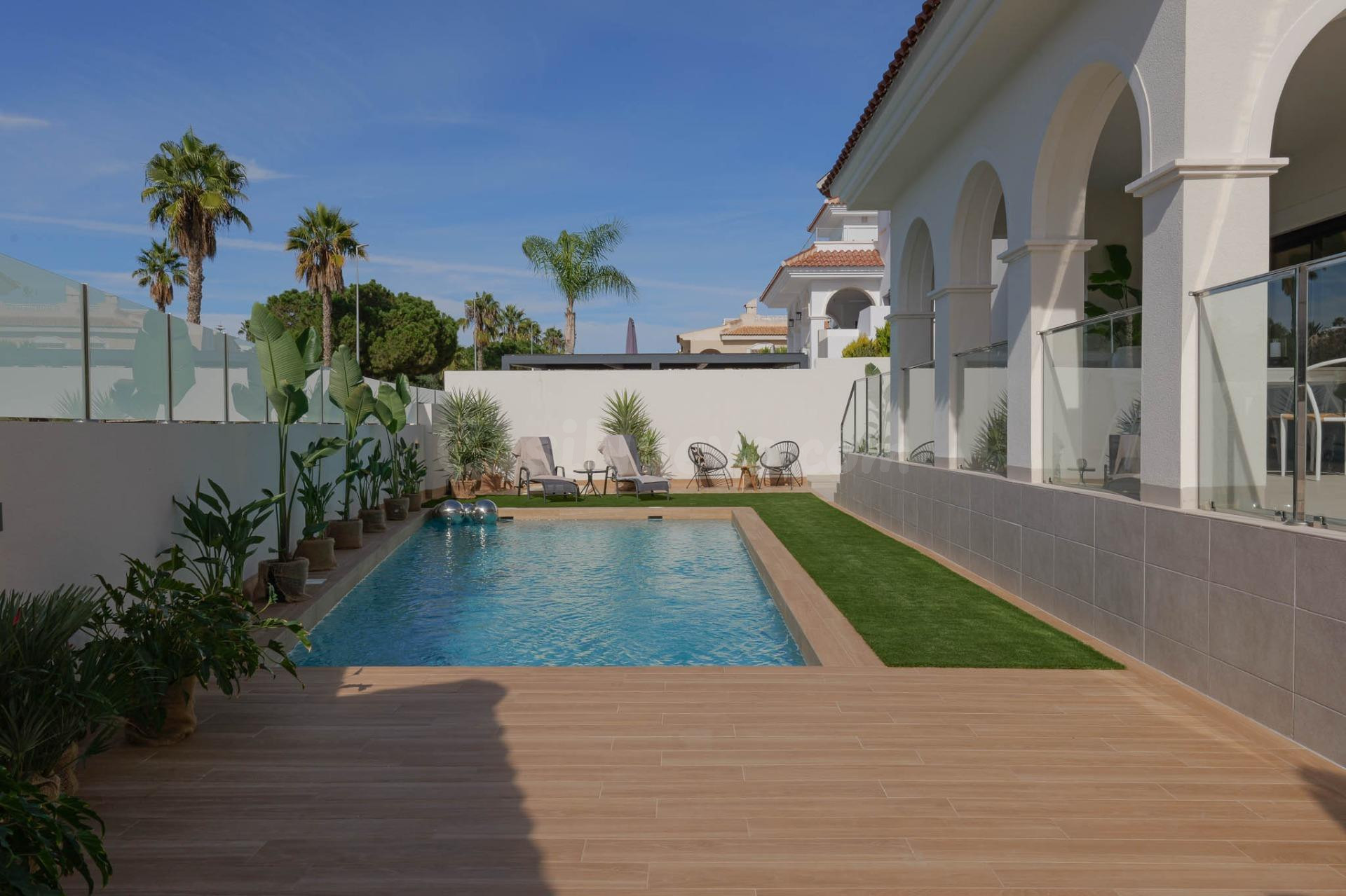 Una villa que redefine el estilo mediterráneo en el corazón  - foto 2