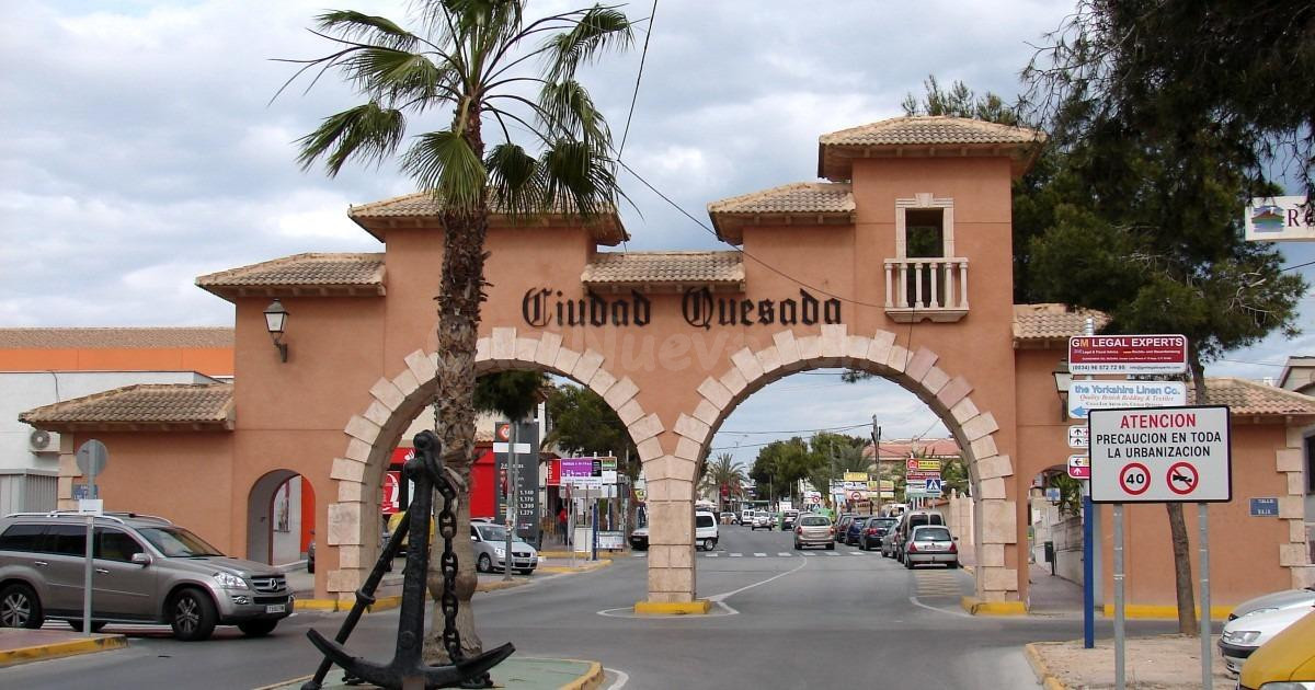 Moderna y amplia villa en Doña Pepa - foto 3