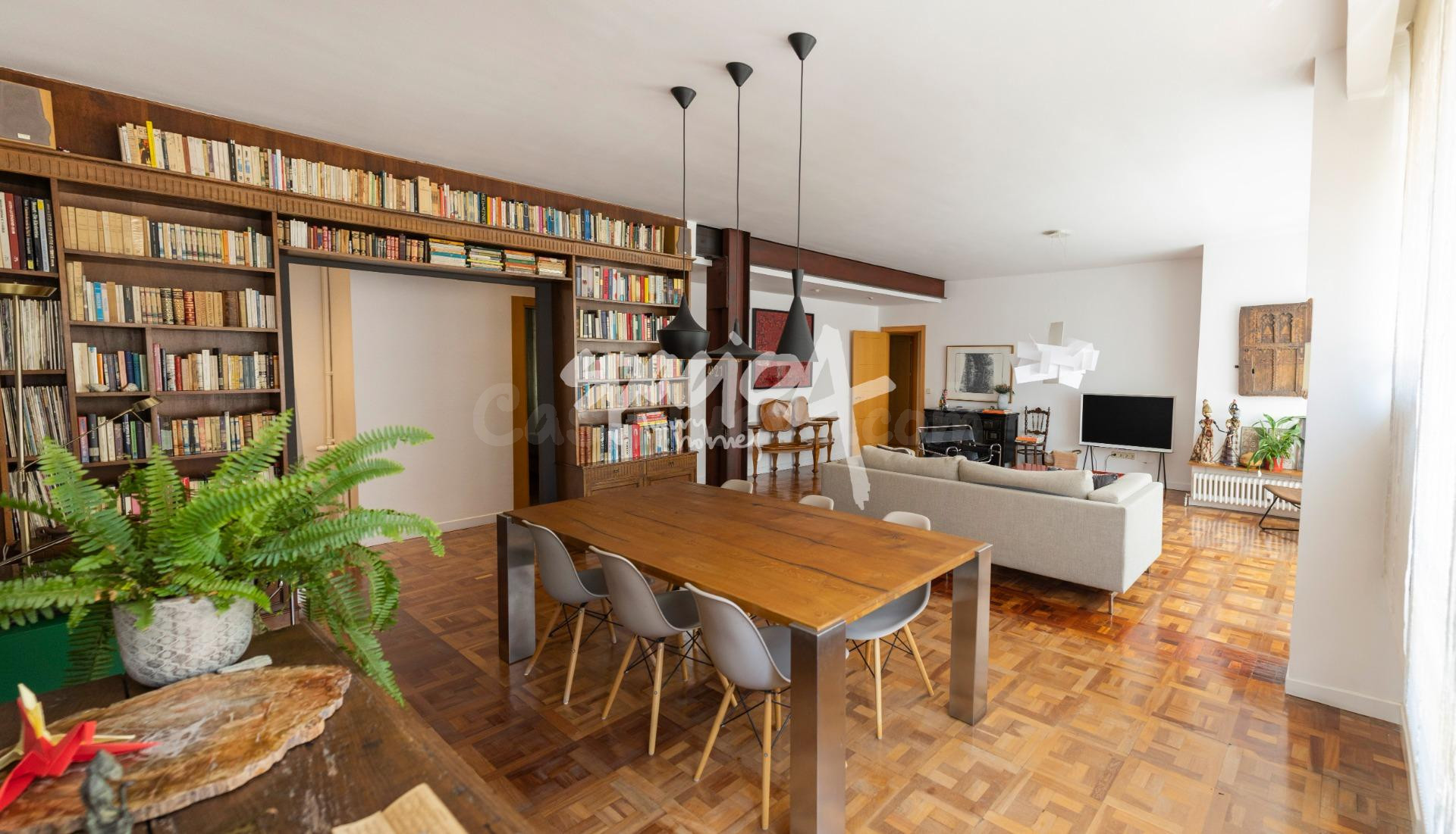 Exclusivo piso de lujo en venta en Argüelles con garaje y trastero.